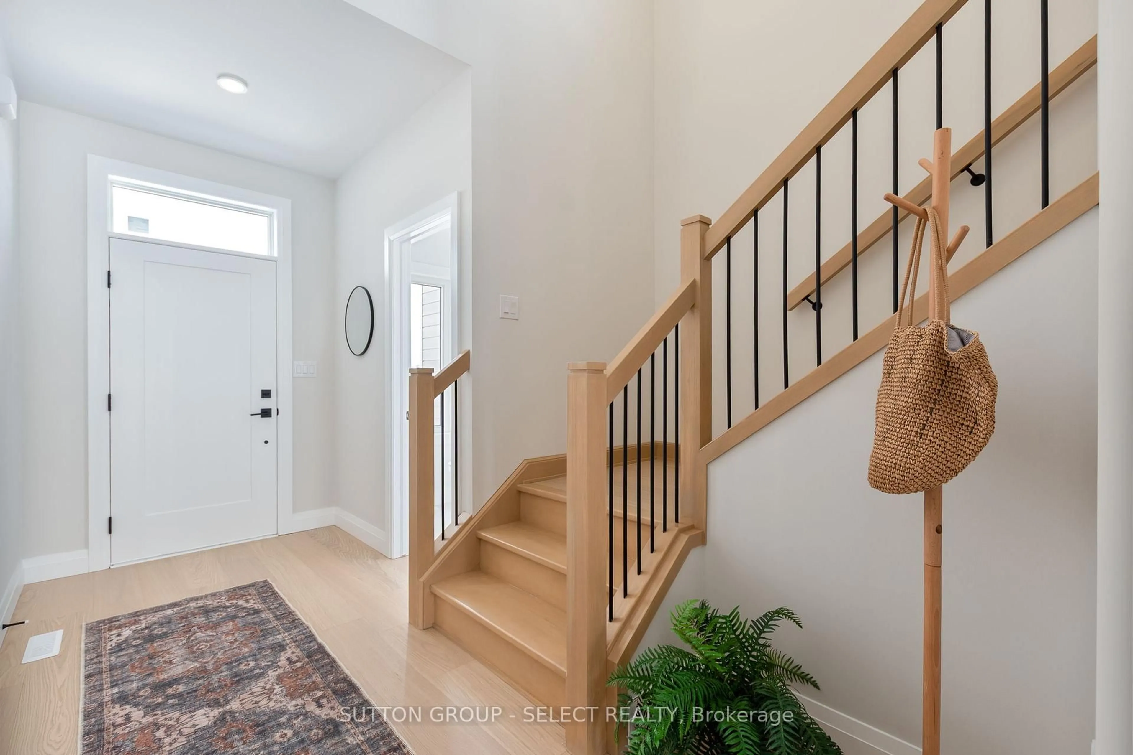 Indoor entryway for 28 Lucas Rd, St. Thomas Ontario N5R 0M5