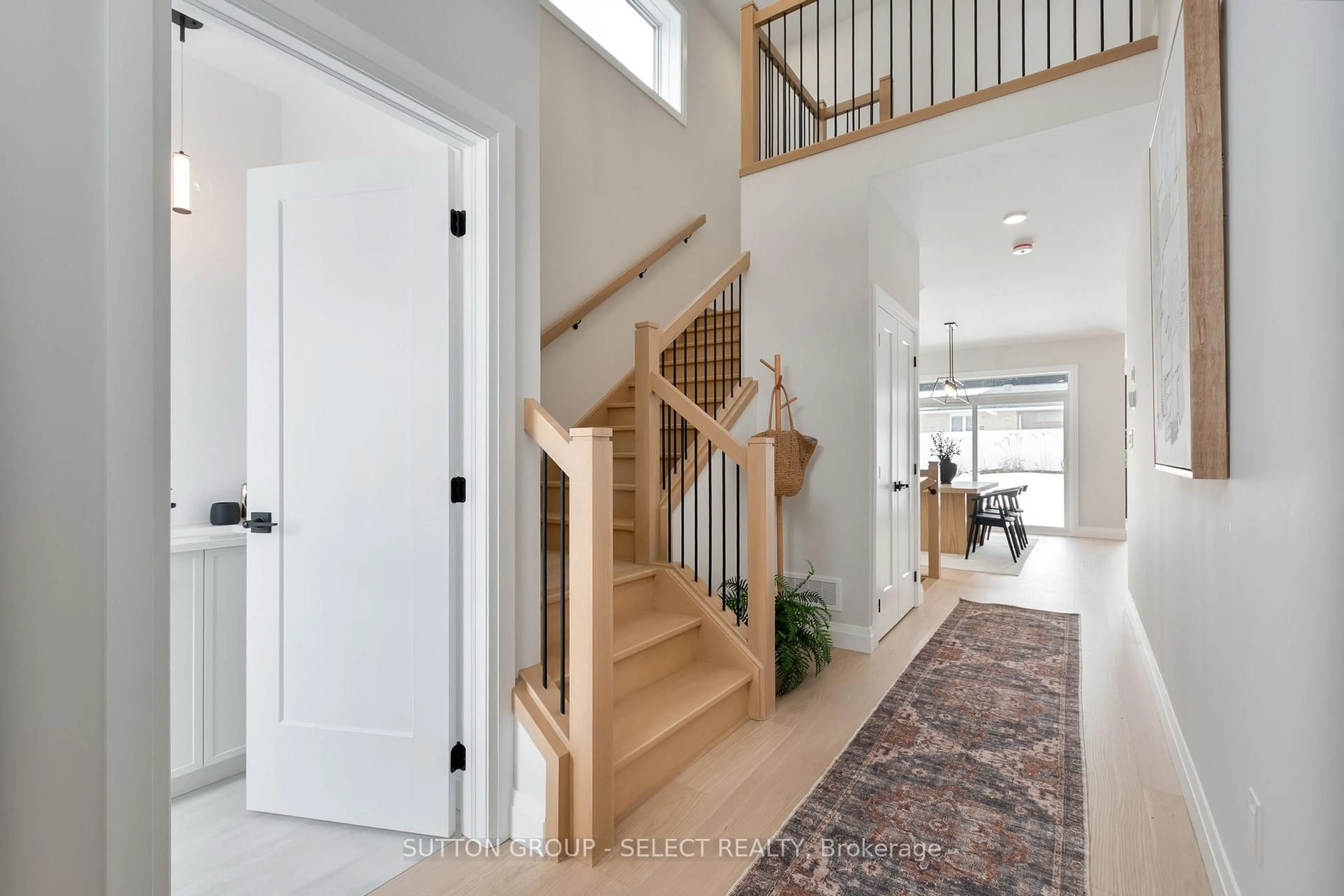 Indoor entryway for 28 Lucas Rd, St. Thomas Ontario N5R 0M5