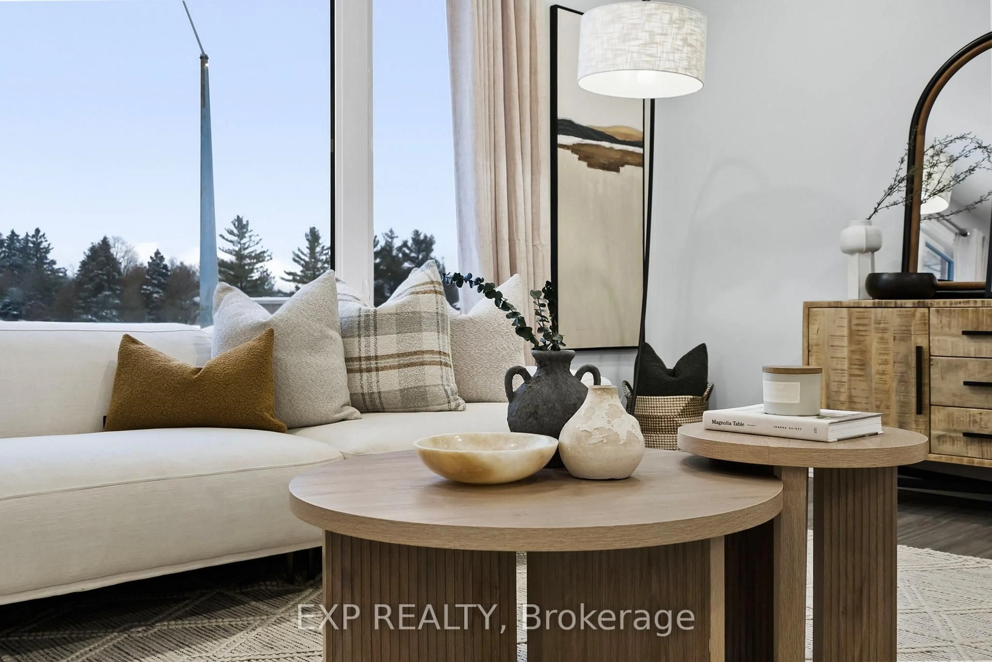 Living room with furniture, unknown for 25 Erindale Dr, Erin Ontario N0B 1T0