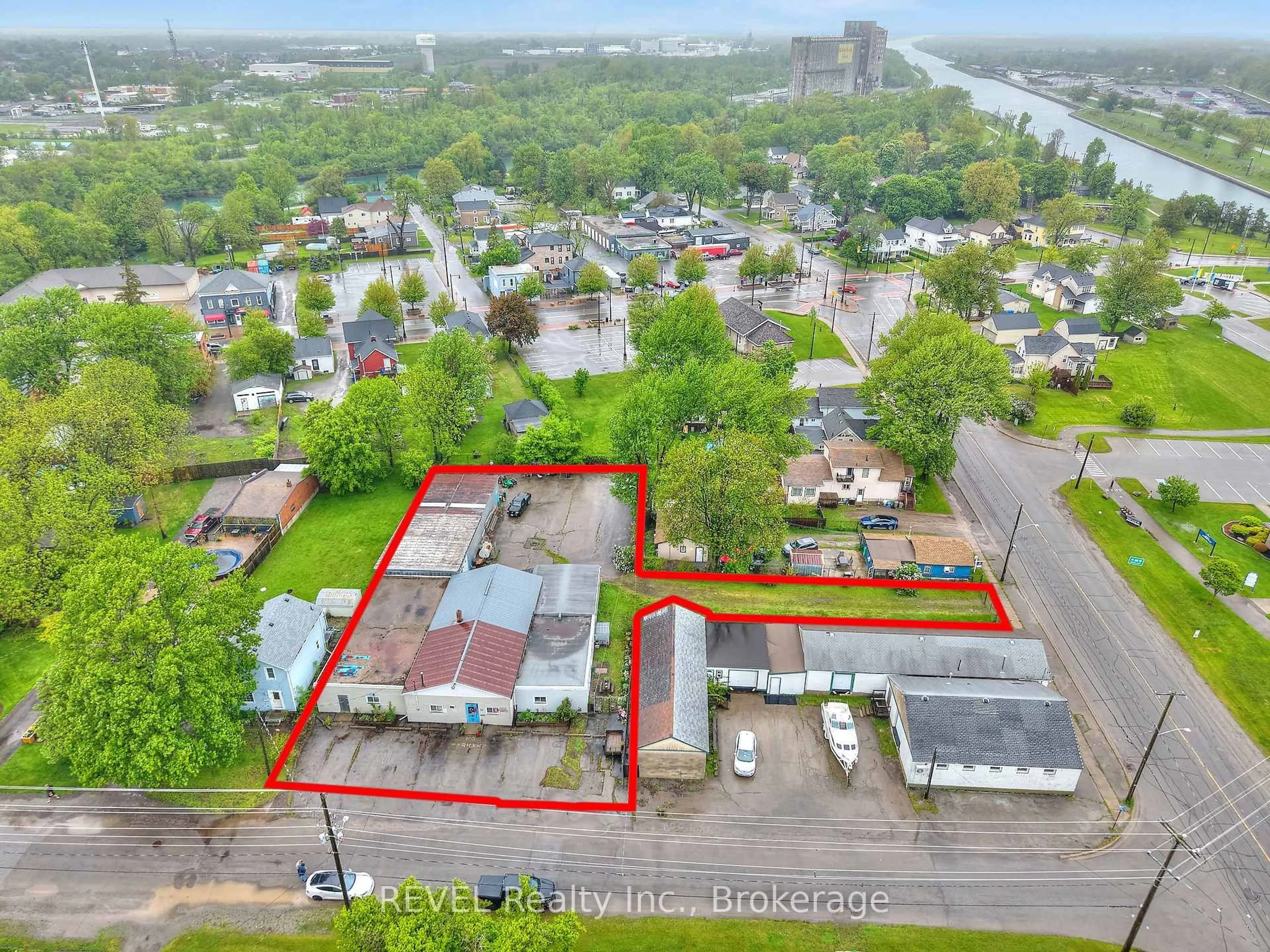 A pic from outside/outdoor area/front of a property/back of a property/a pic from drone, unknown for 23 Amelia St, Port Colborne Ontario L3K 2K8