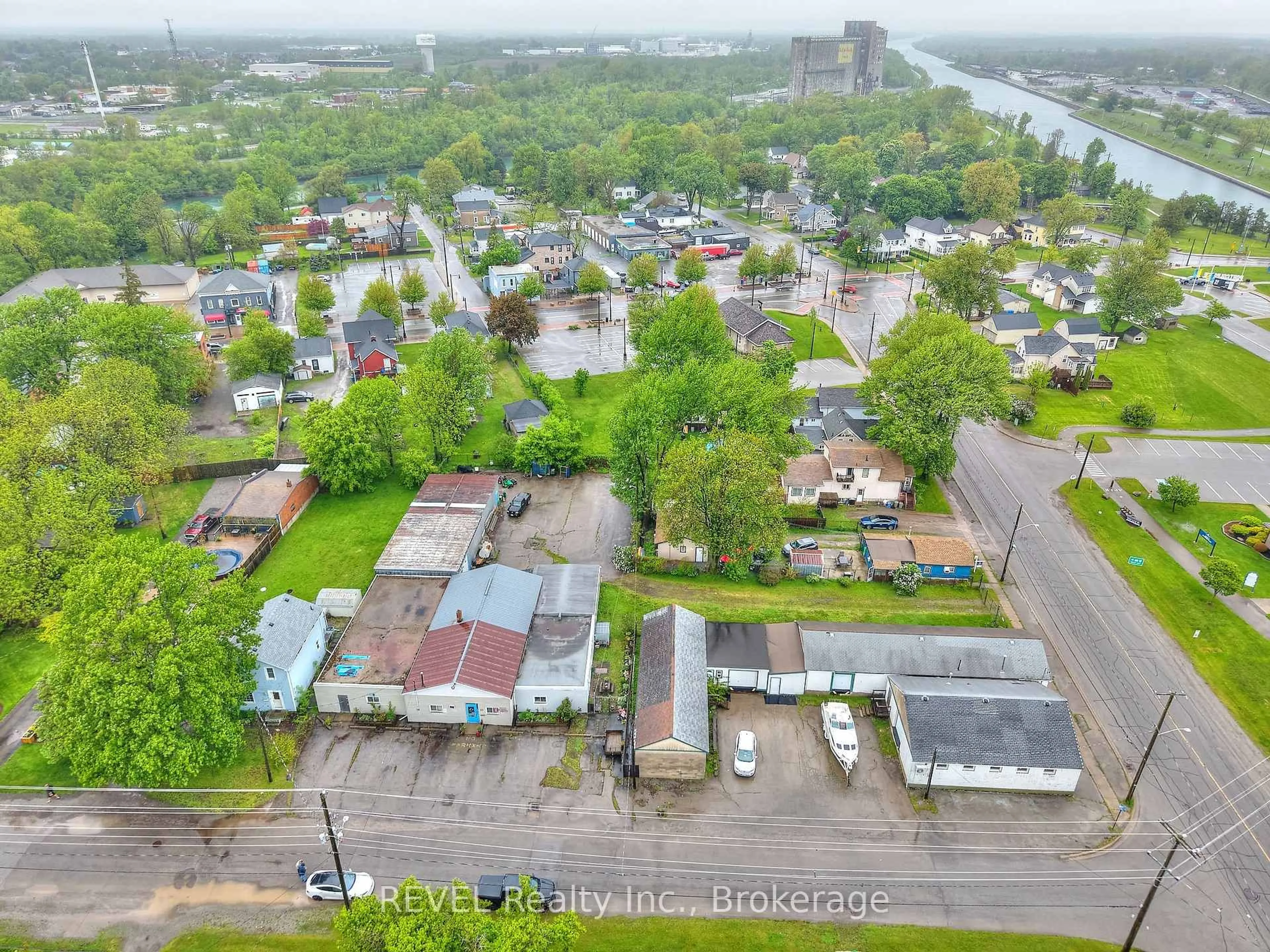 A pic from outside/outdoor area/front of a property/back of a property/a pic from drone, street for 23 Amelia St, Port Colborne Ontario L3K 2K8