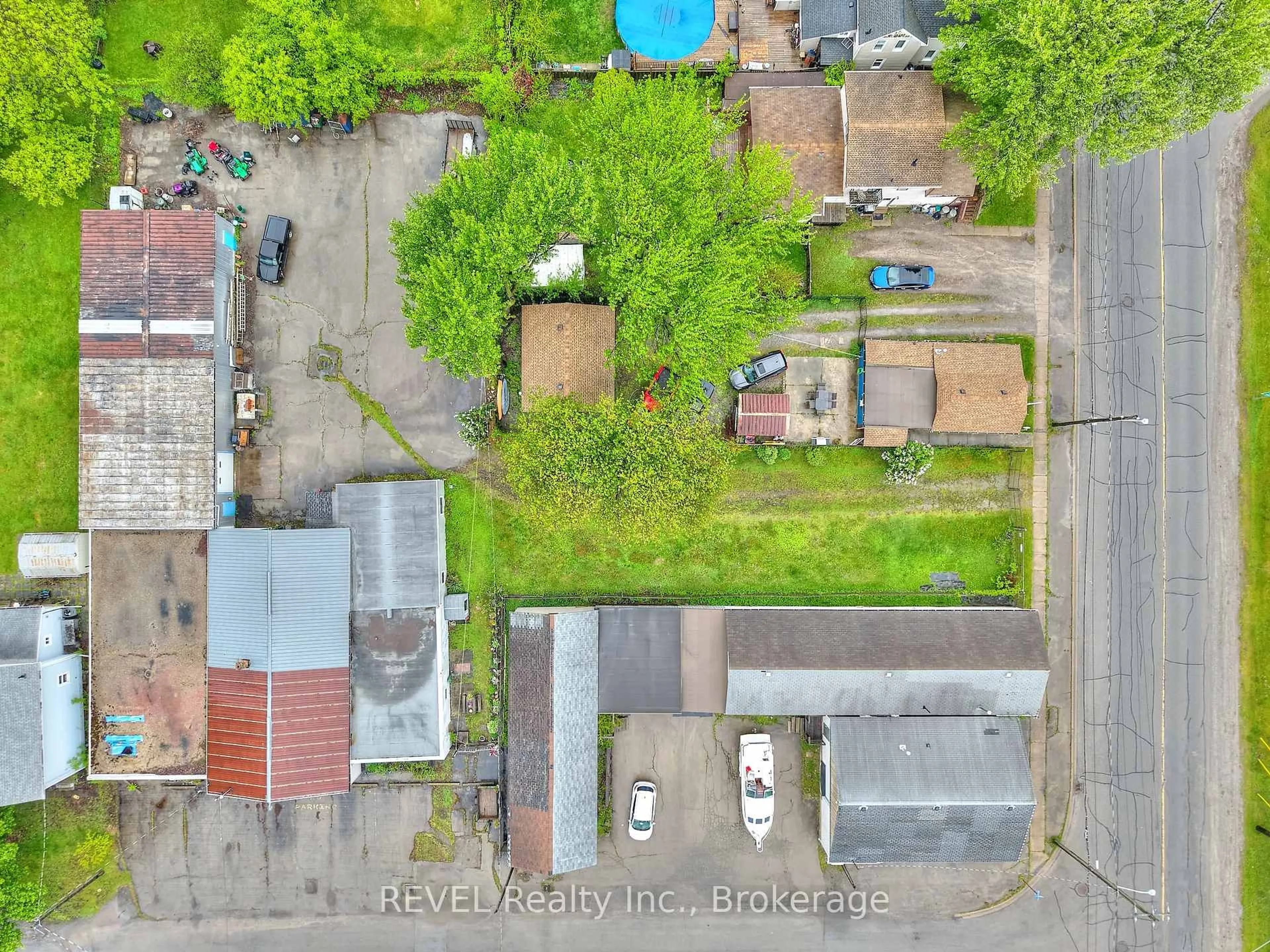 A pic from outside/outdoor area/front of a property/back of a property/a pic from drone, street for 23 Amelia St, Port Colborne Ontario L3K 2K8