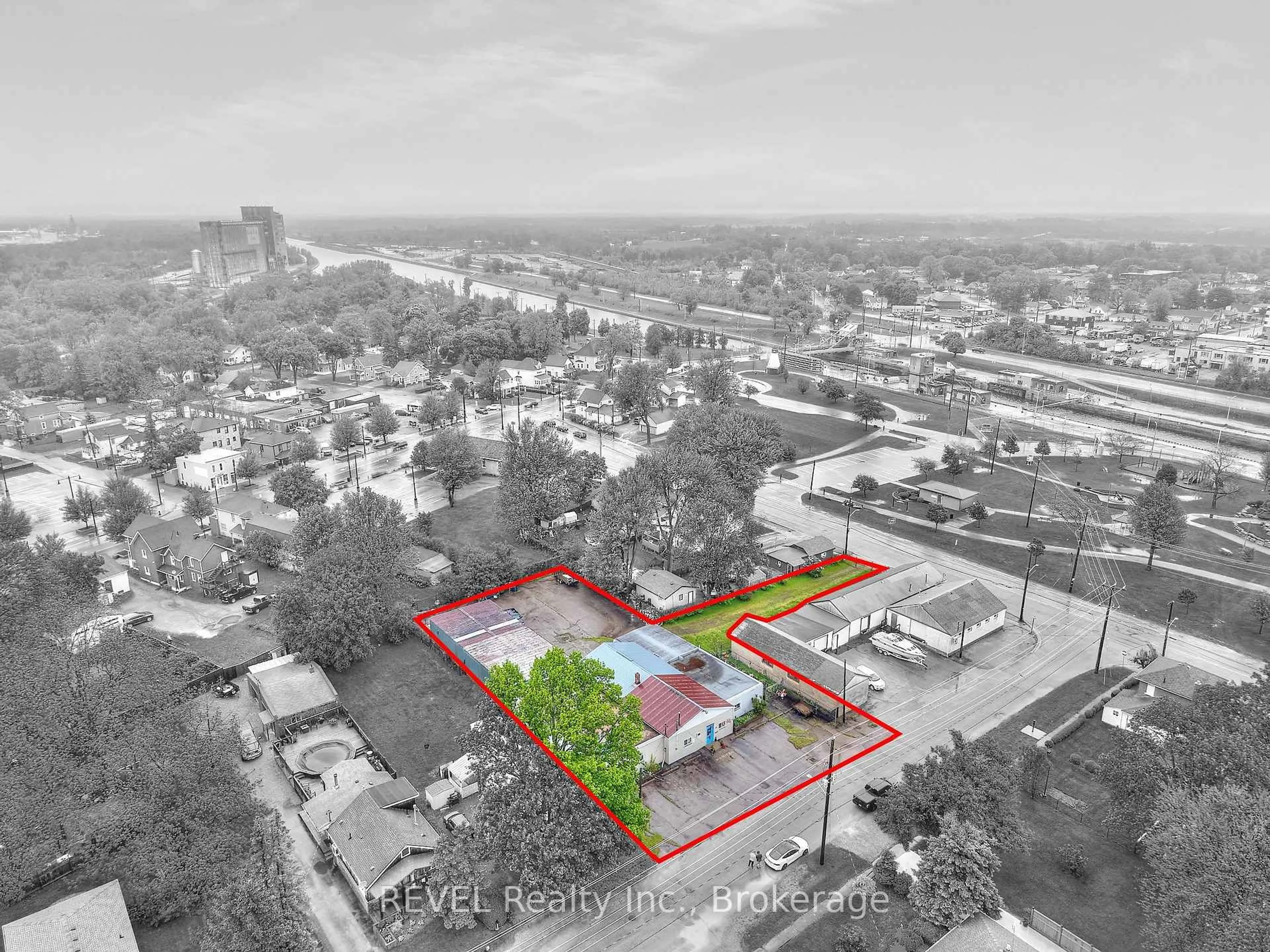 A pic from outside/outdoor area/front of a property/back of a property/a pic from drone, city buildings view from balcony for 23 Amelia St, Port Colborne Ontario L3K 2K8