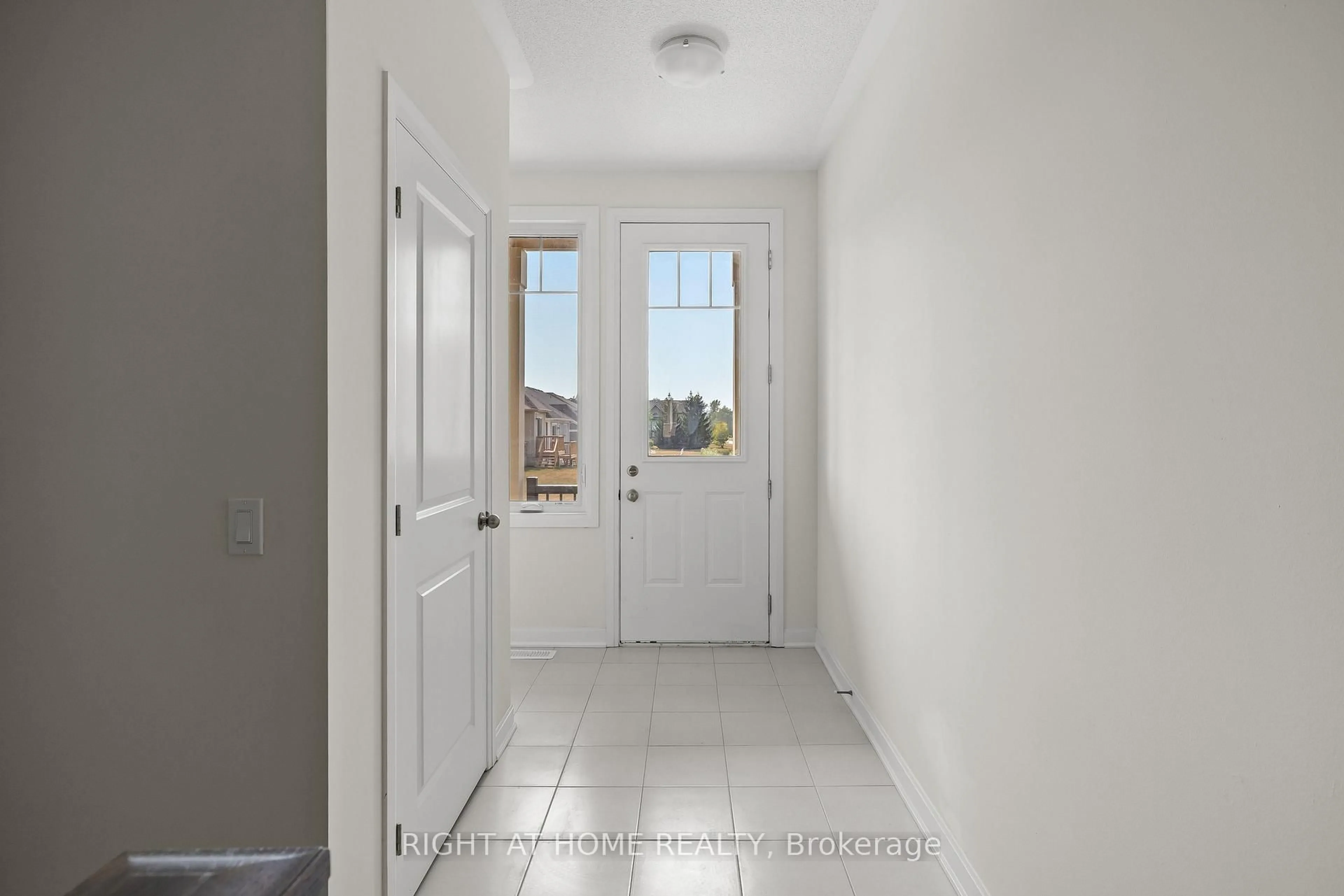 Indoor entryway for 9 Golf Links Dr, Bath Ontario K0H 1G0