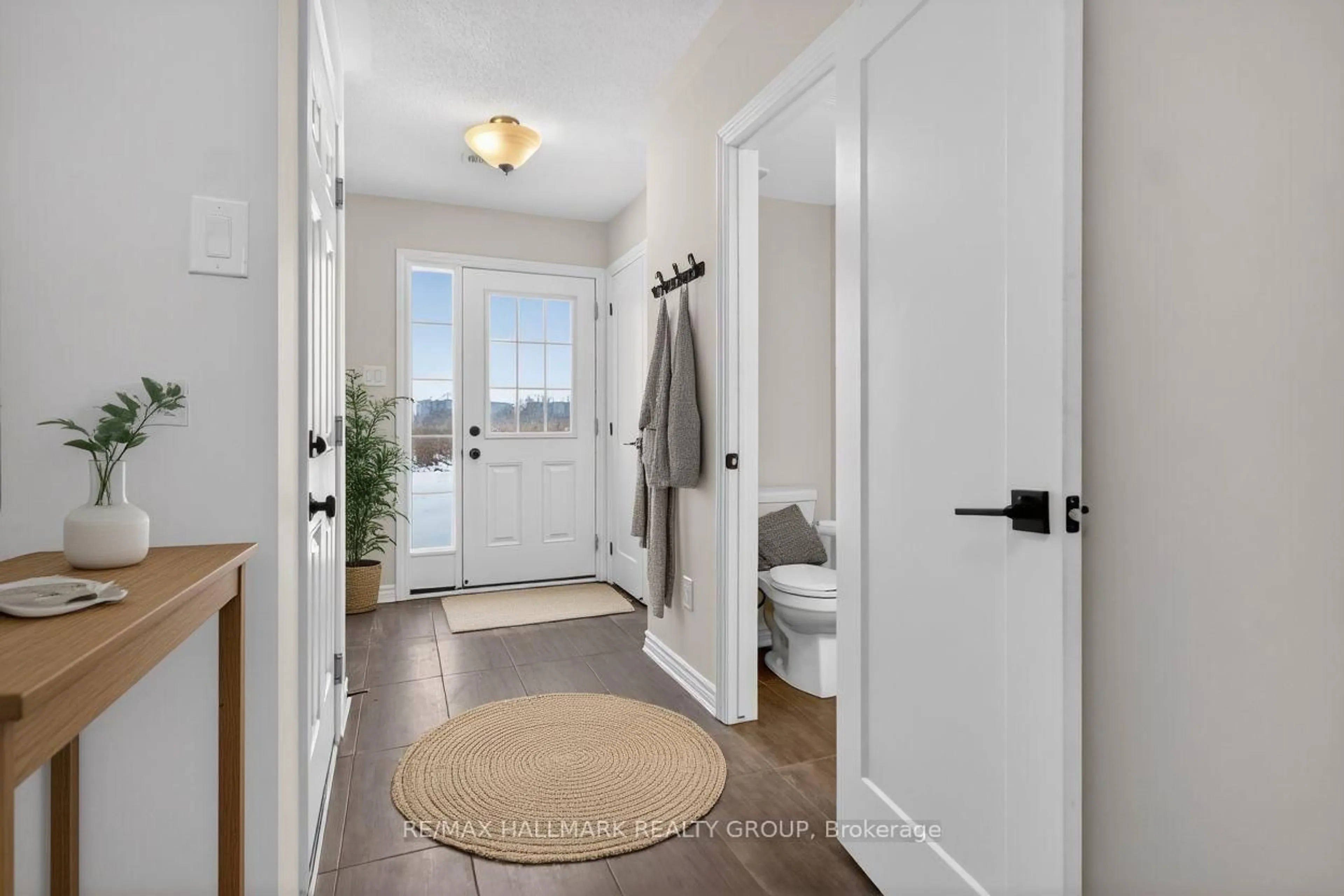 Indoor entryway for 232 Clintonia St, Ottawa Ontario K2V 0K6