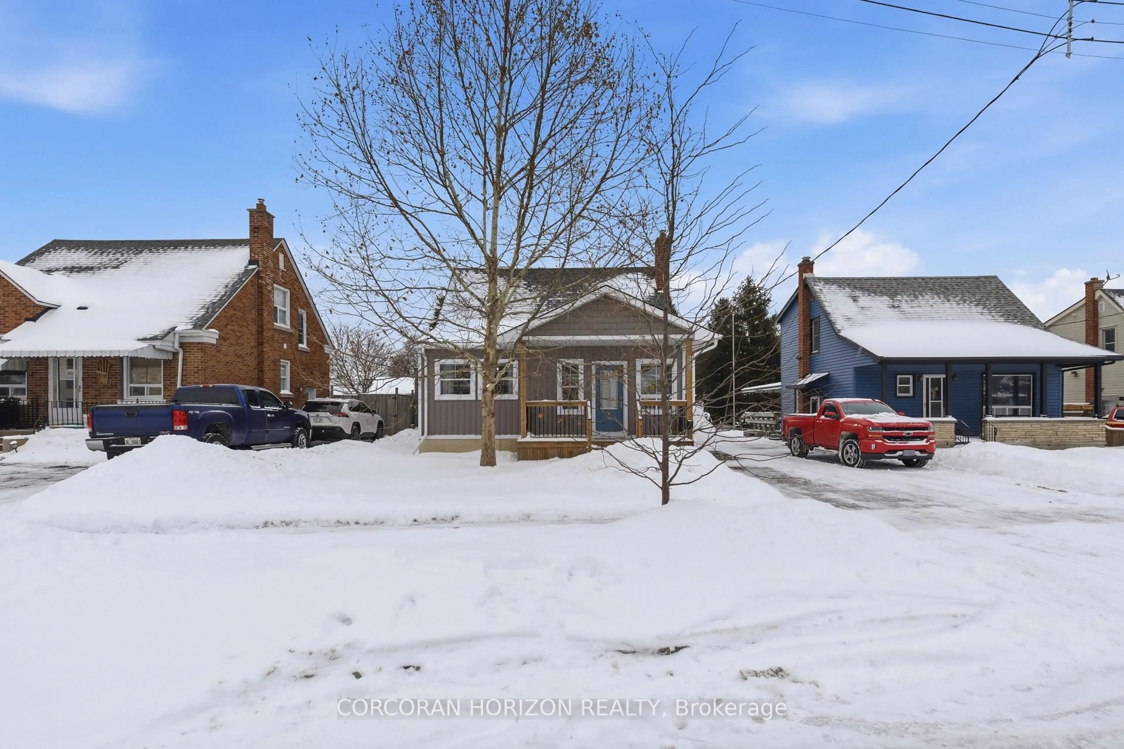 A pic from outside/outdoor area/front of a property/back of a property/a pic from drone, street for 358 Clifton Rd, Kitchener Ontario N2H 4W3