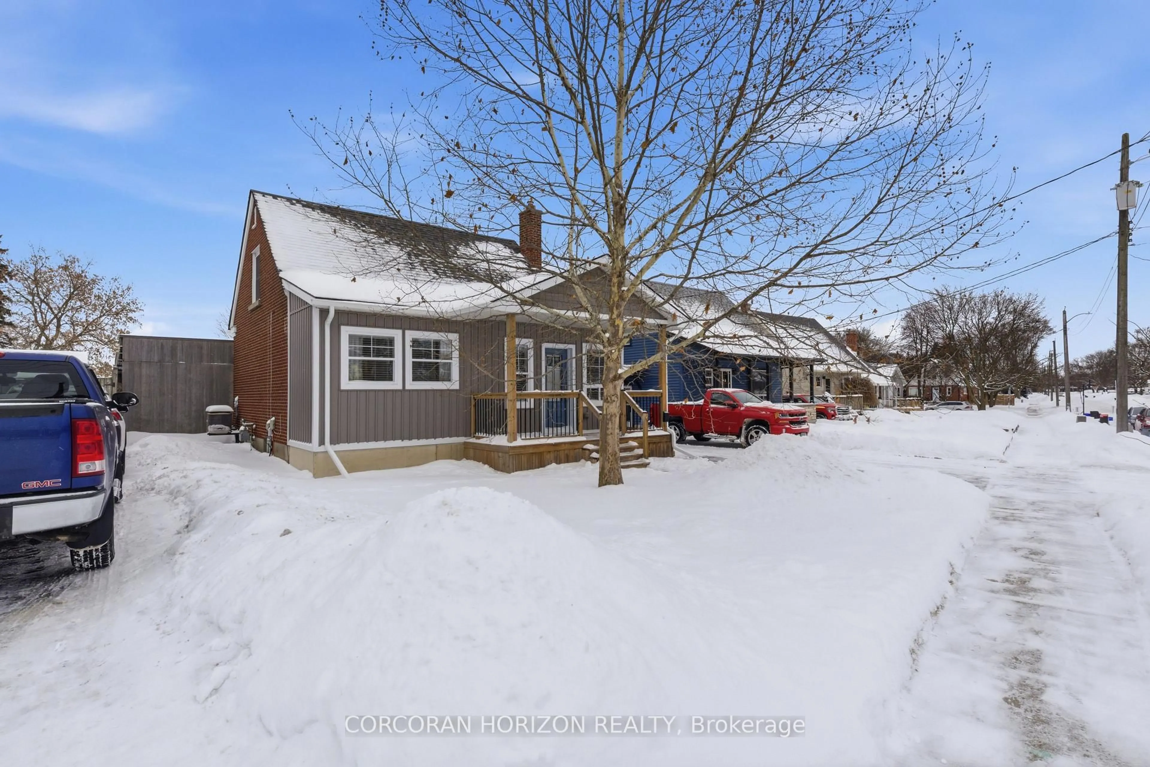 A pic from outside/outdoor area/front of a property/back of a property/a pic from drone, street for 358 Clifton Rd, Kitchener Ontario N2H 4W3