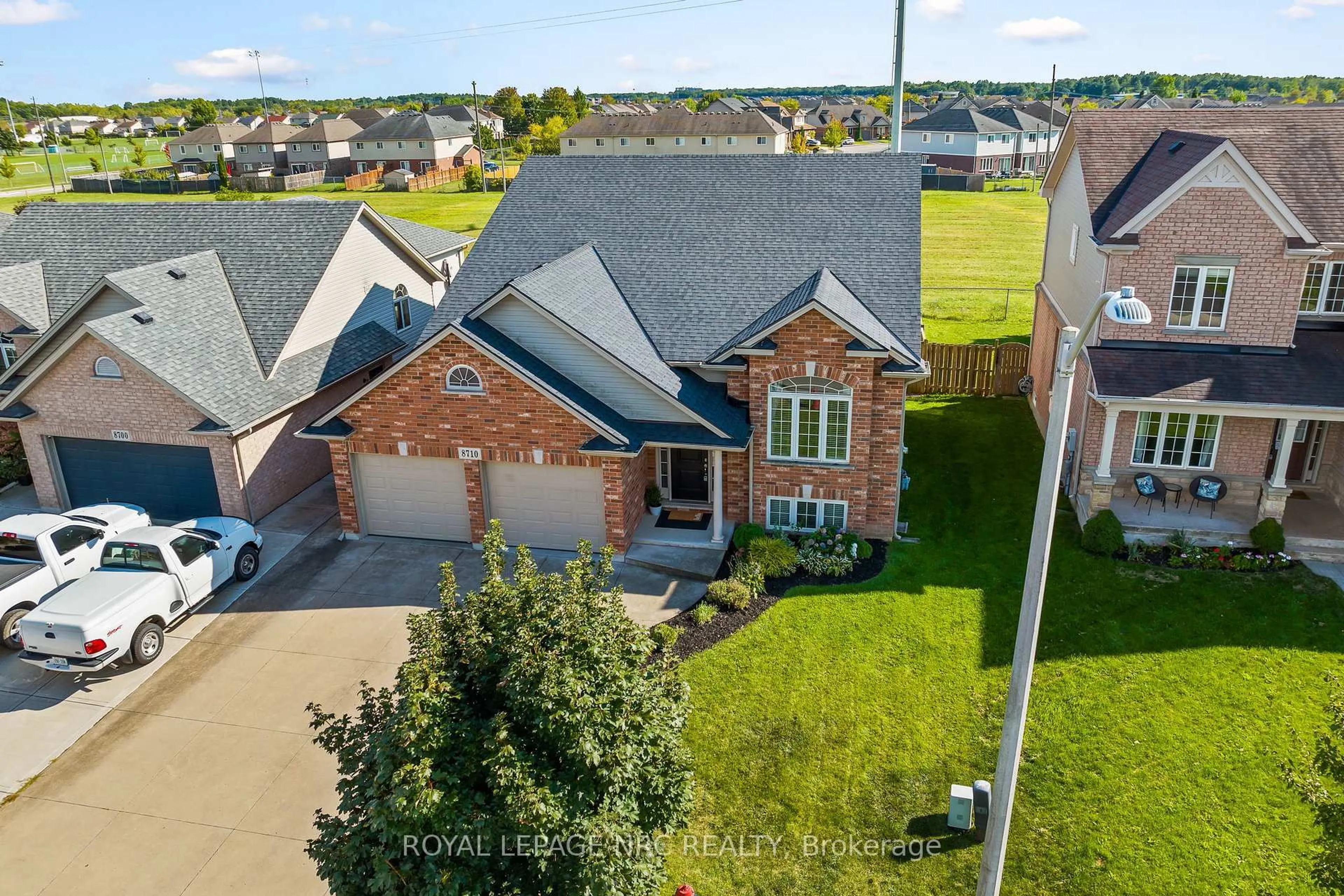 A pic from outside/outdoor area/front of a property/back of a property/a pic from drone, street for 8710 Milomir St, Niagara Falls Ontario L2H 0A7
