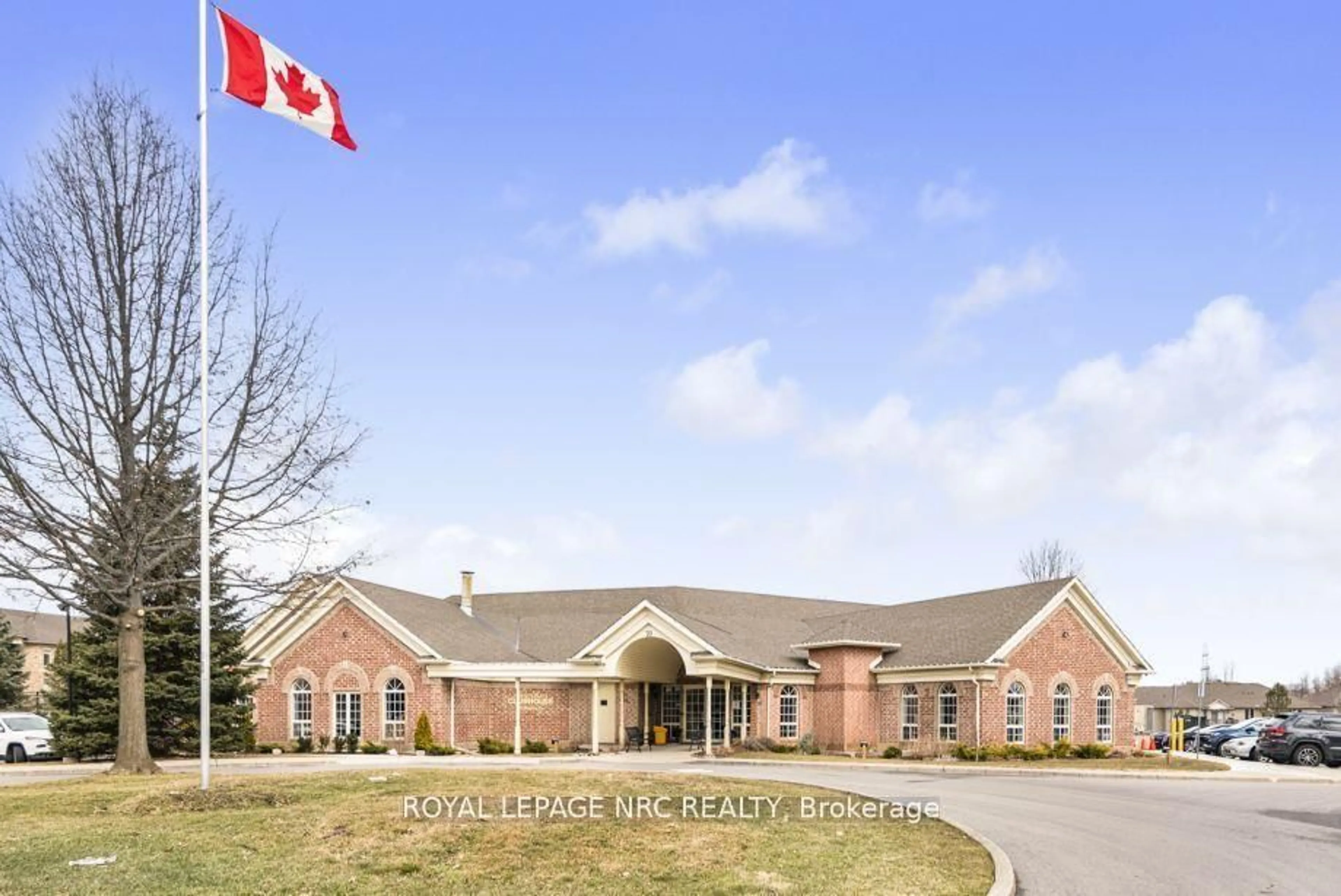 Indoor foyer for 105 Northernbreeze St, Hamilton Ontario L0R 1W0