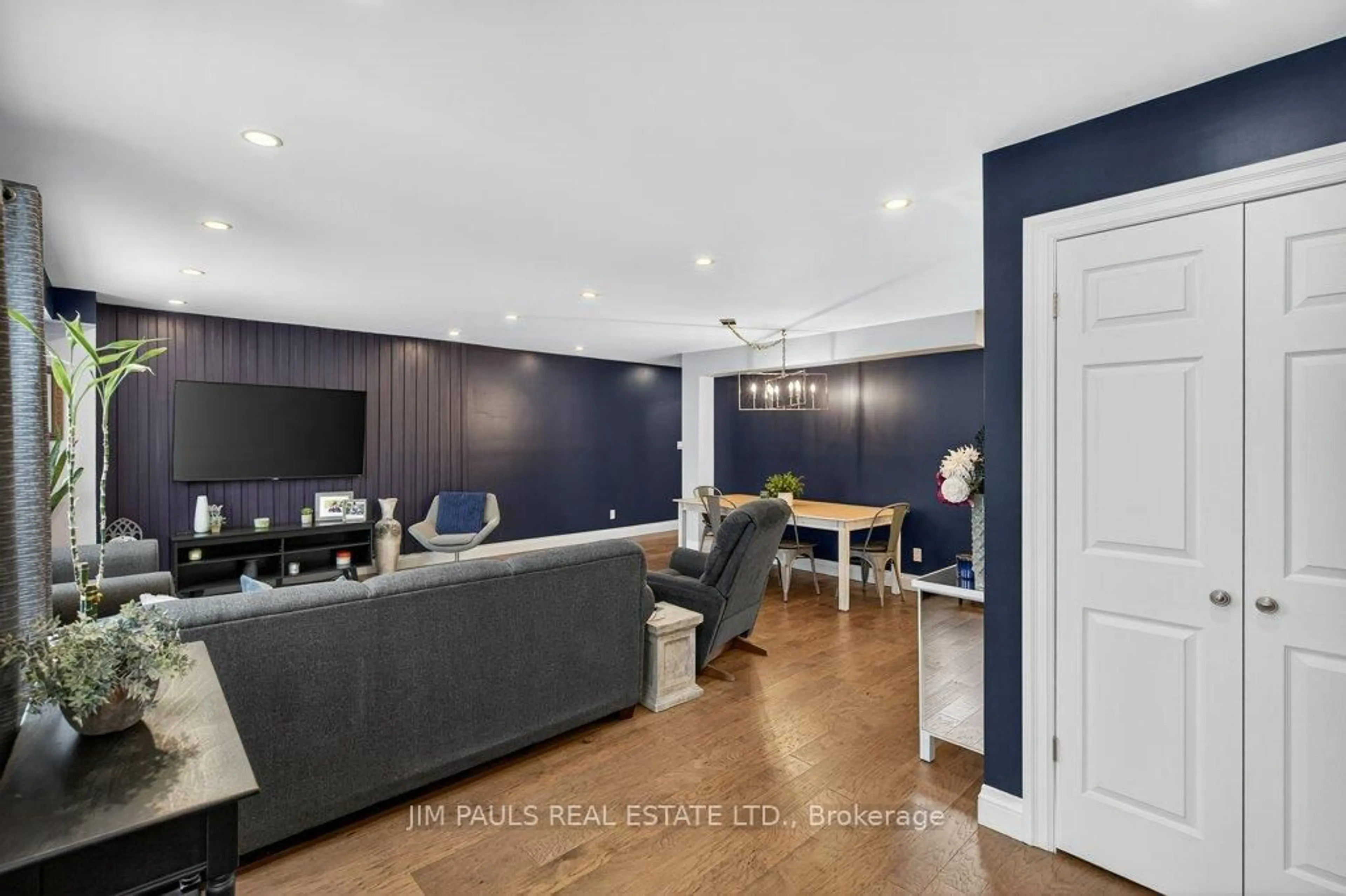 Open concept kitchen, unknown for 2 Sylvia Ave, Hamilton Ontario L8K 2B3