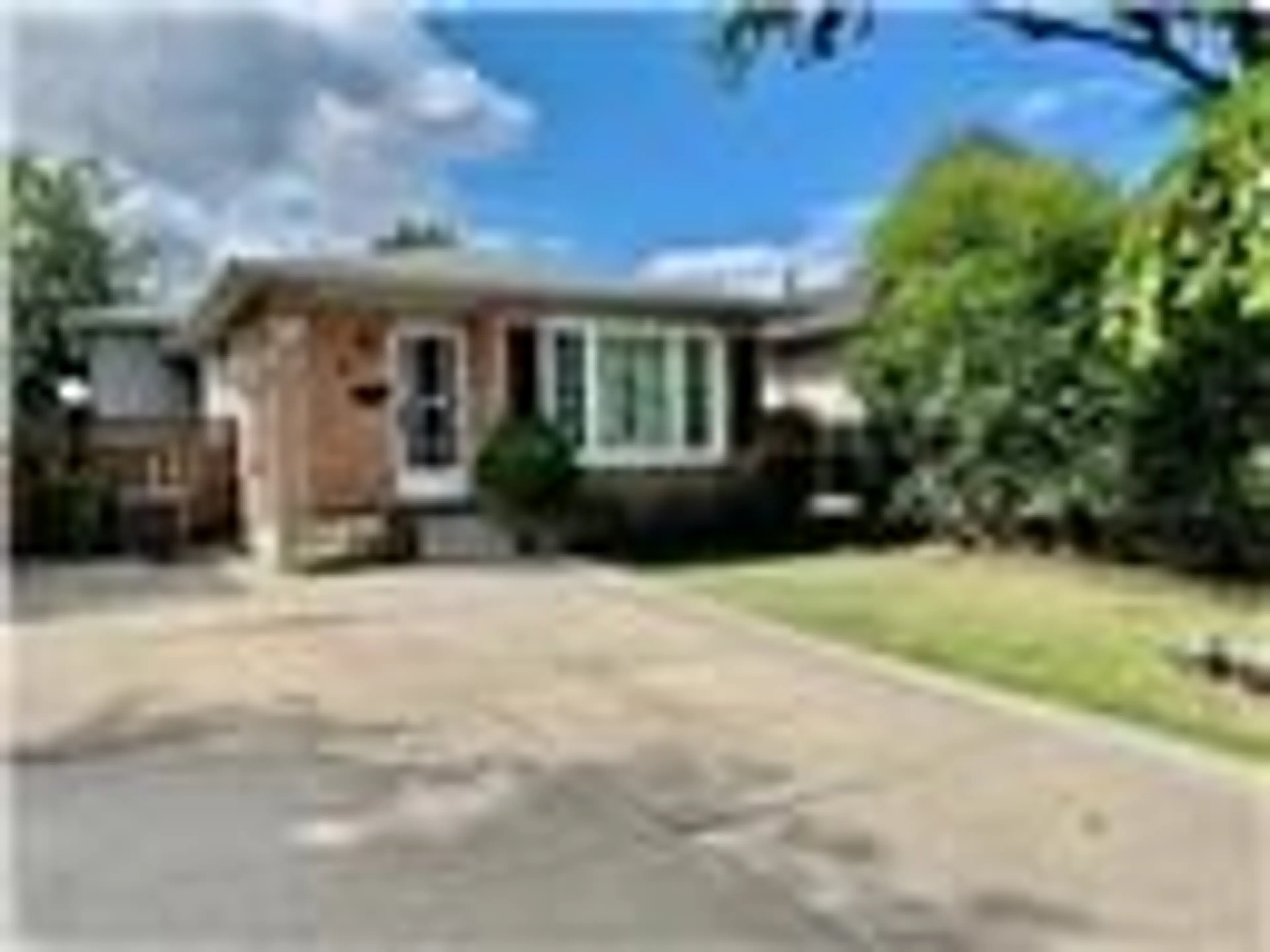 Blurry image for 6 Adler Ave, Hamilton Ontario L8W 3C3