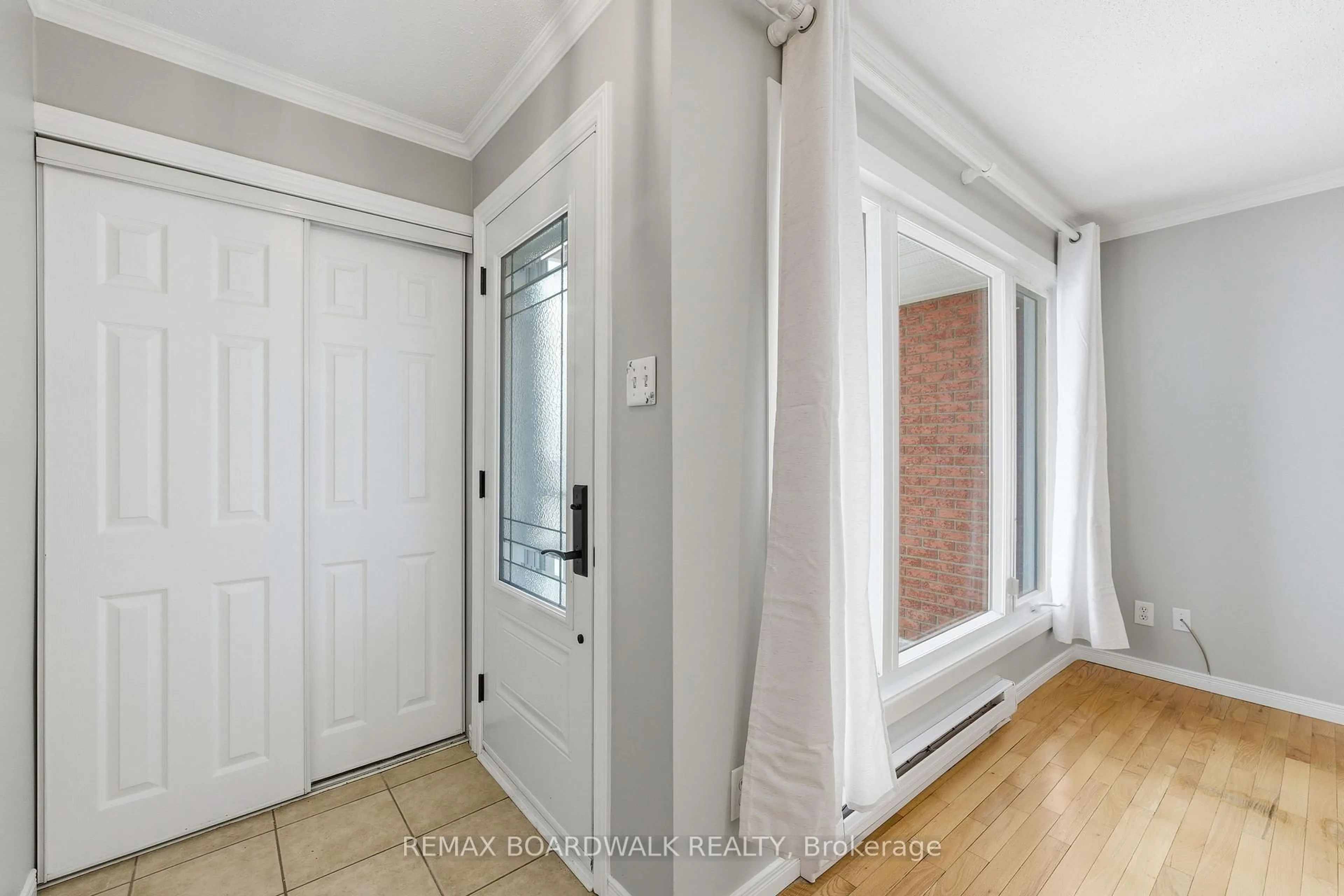 Indoor entryway for 1760 Cabaret Lane #106, Orleans Ontario K4A 2H1