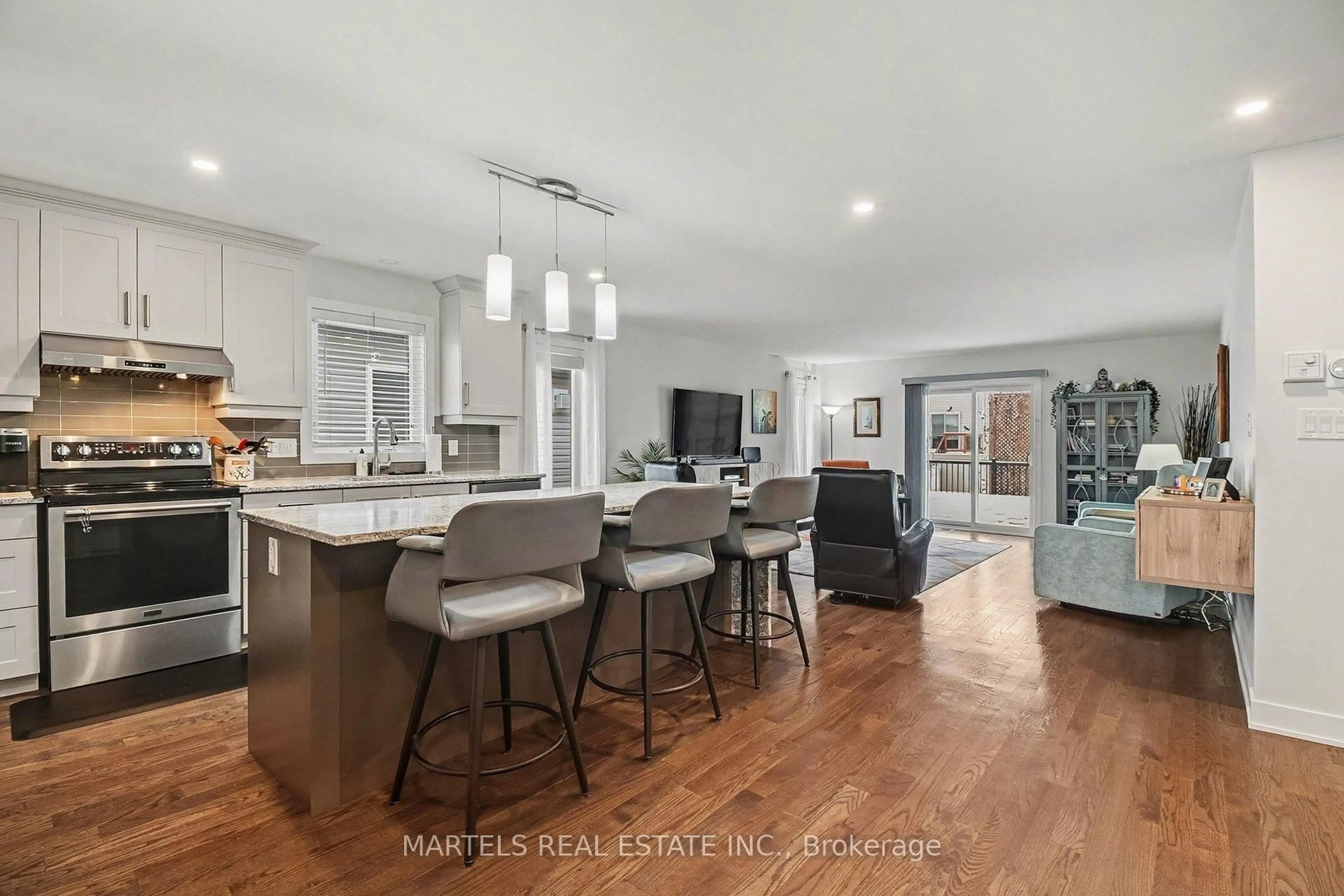 Open concept kitchen, unknown for 356 Zircon St, Clarence-Rockland Ontario K4K 0H8