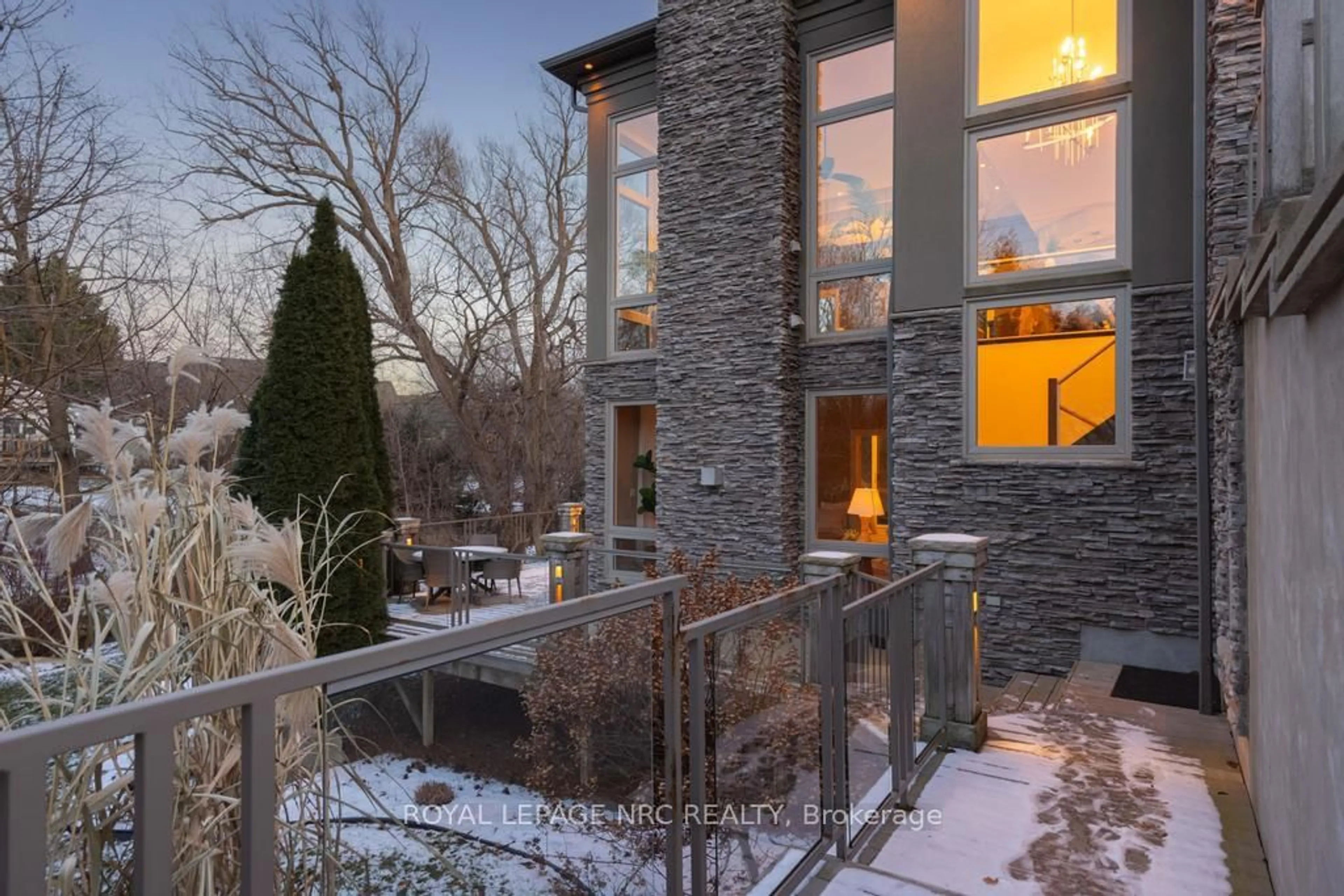 Unknown for 164A Lakeshore Rd, St. Catharines Ontario L2N 2V1