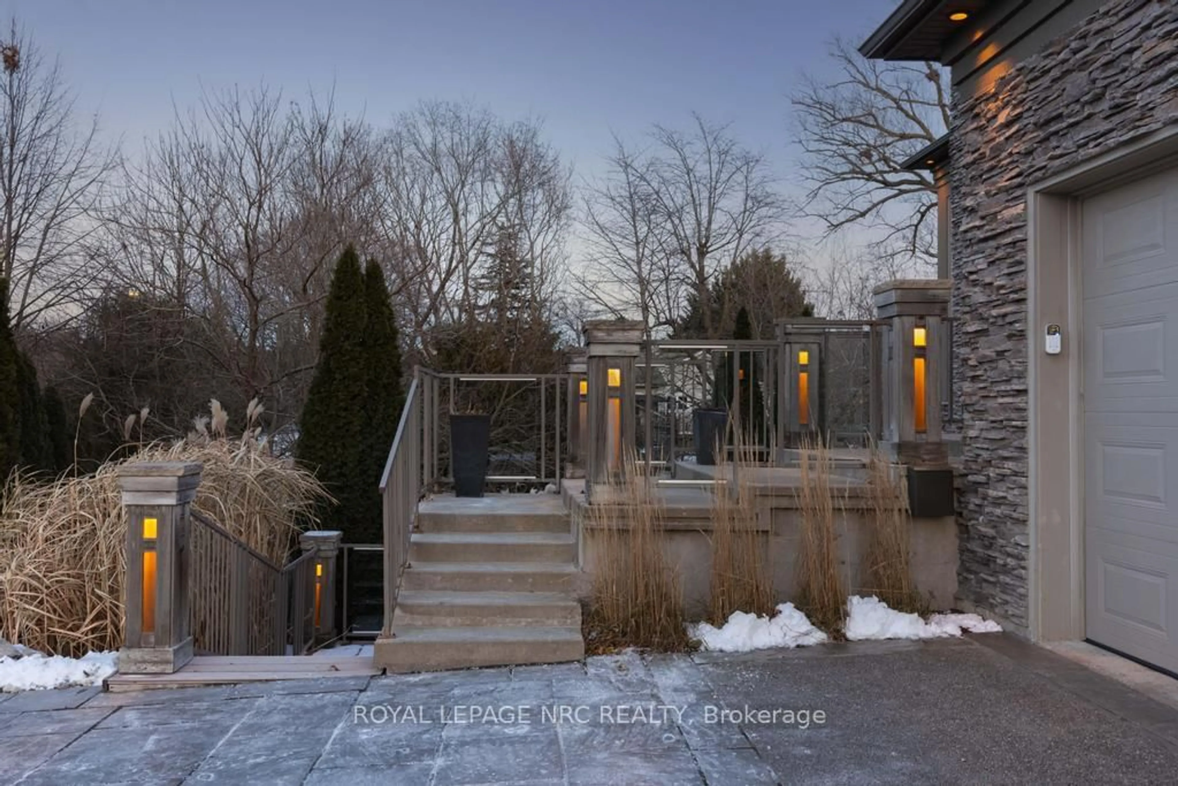 Unknown for 164A Lakeshore Rd, St. Catharines Ontario L2N 2V1