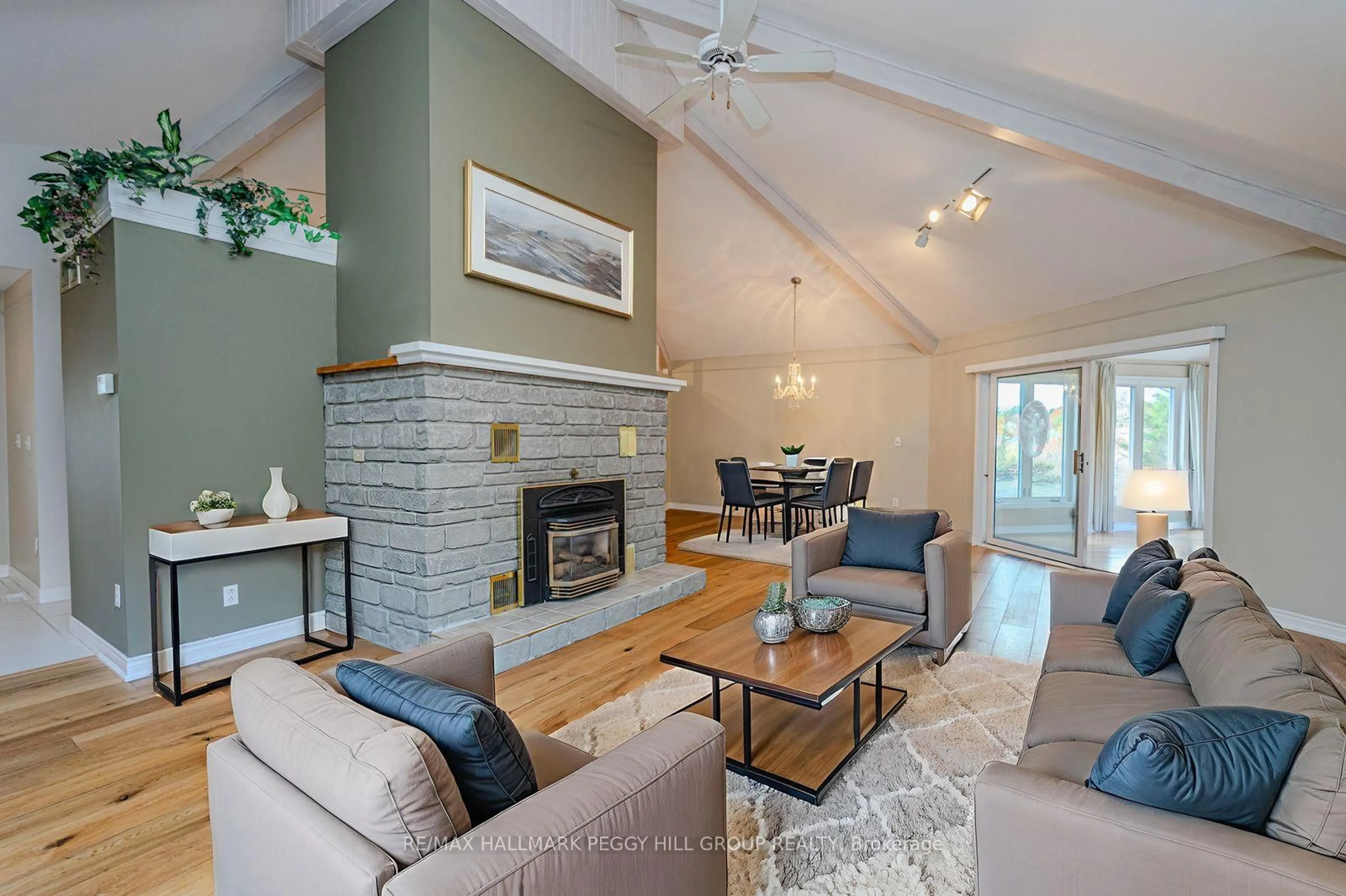Living room with furniture, unknown for 1564 Honey Harbour Rd, Georgian Bay Ontario L0K 1S0