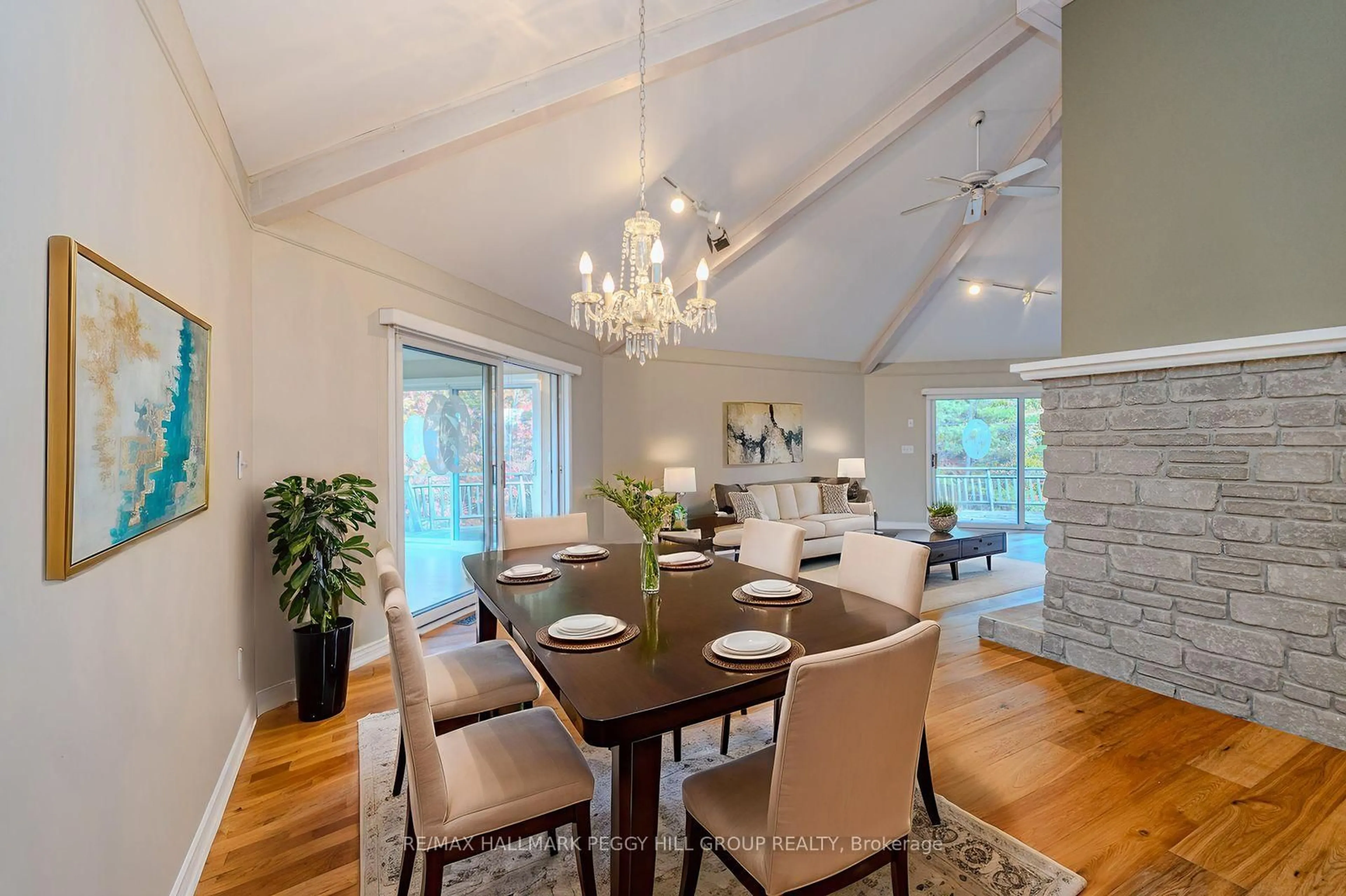 Dining room, wood/laminate floor for 1564 Honey Harbour Rd, Georgian Bay Ontario L0K 1S0