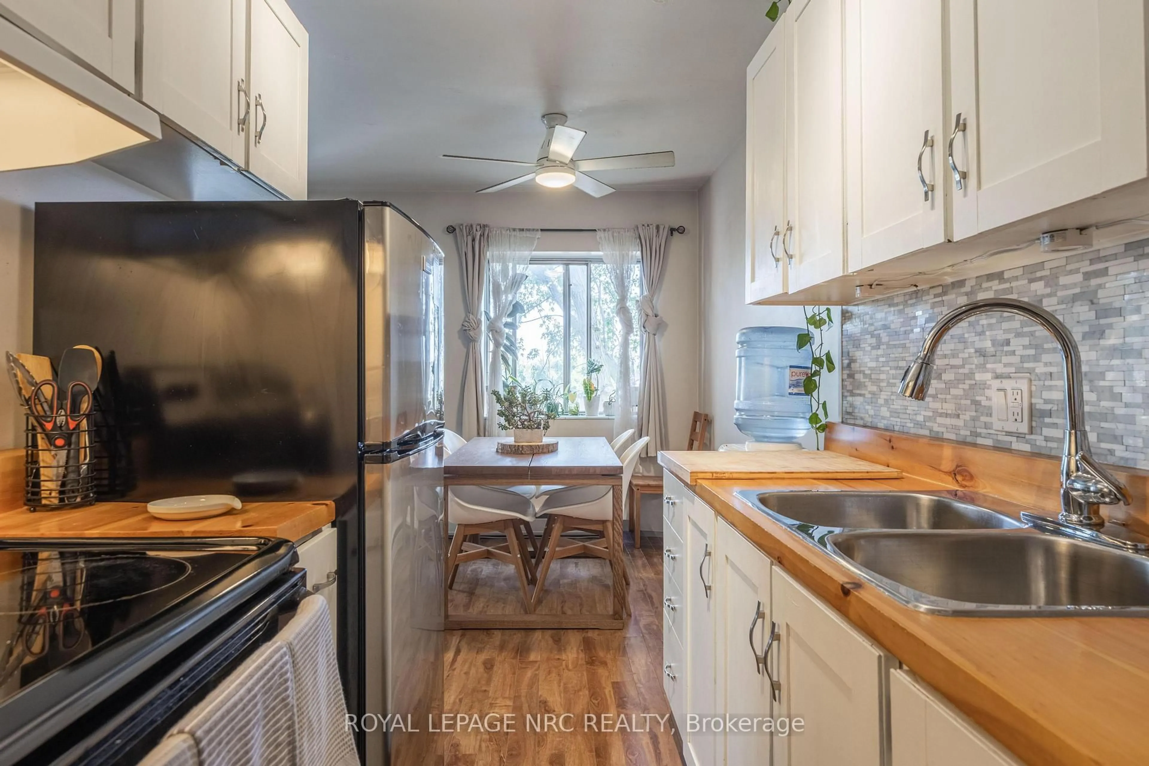 Standard kitchen, unknown for 456 Carlton St #34, St. Catharines Ontario L2M 4X1