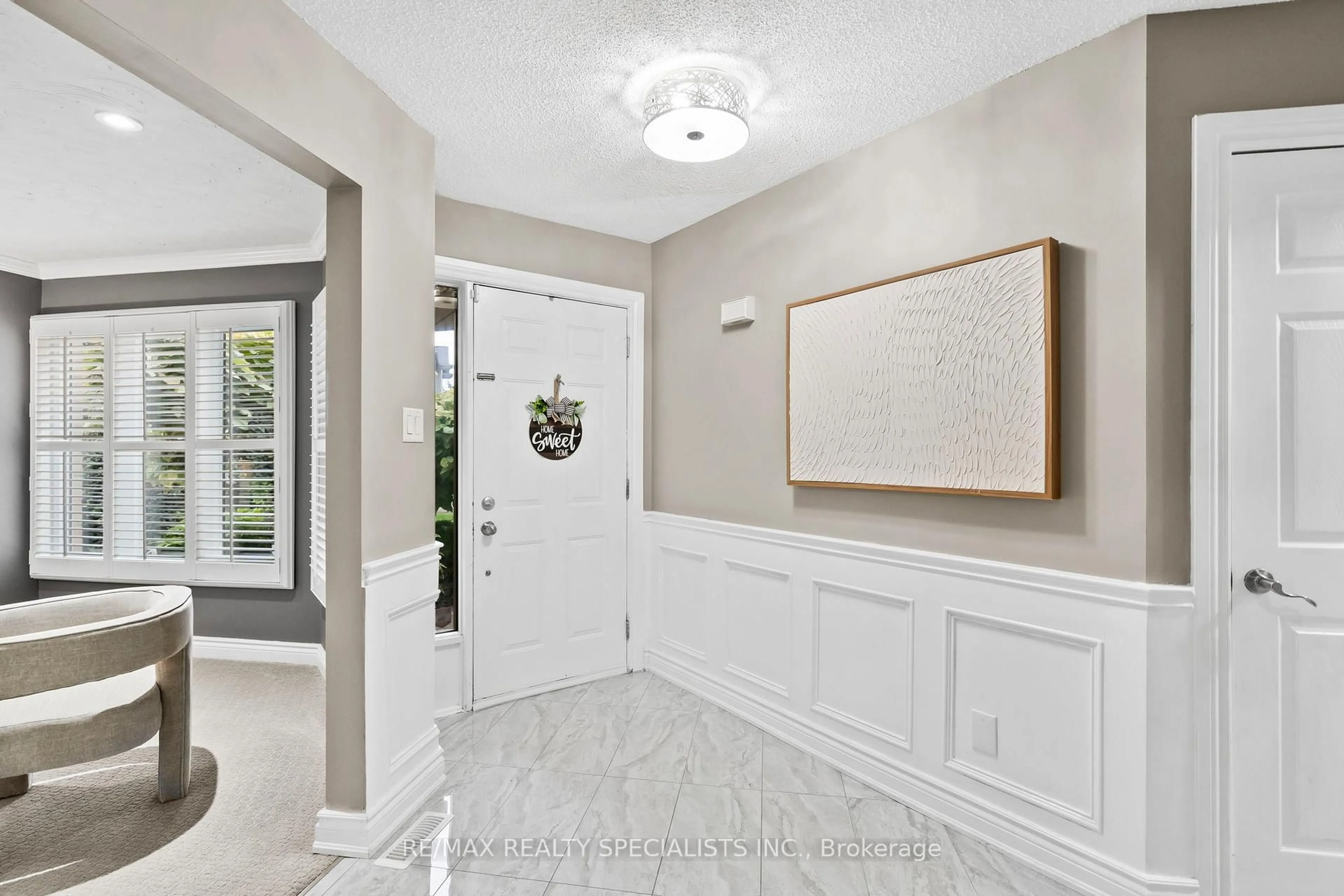 Indoor entryway for 20 Driftwood Pl, Hamilton Ontario L8J 2N7