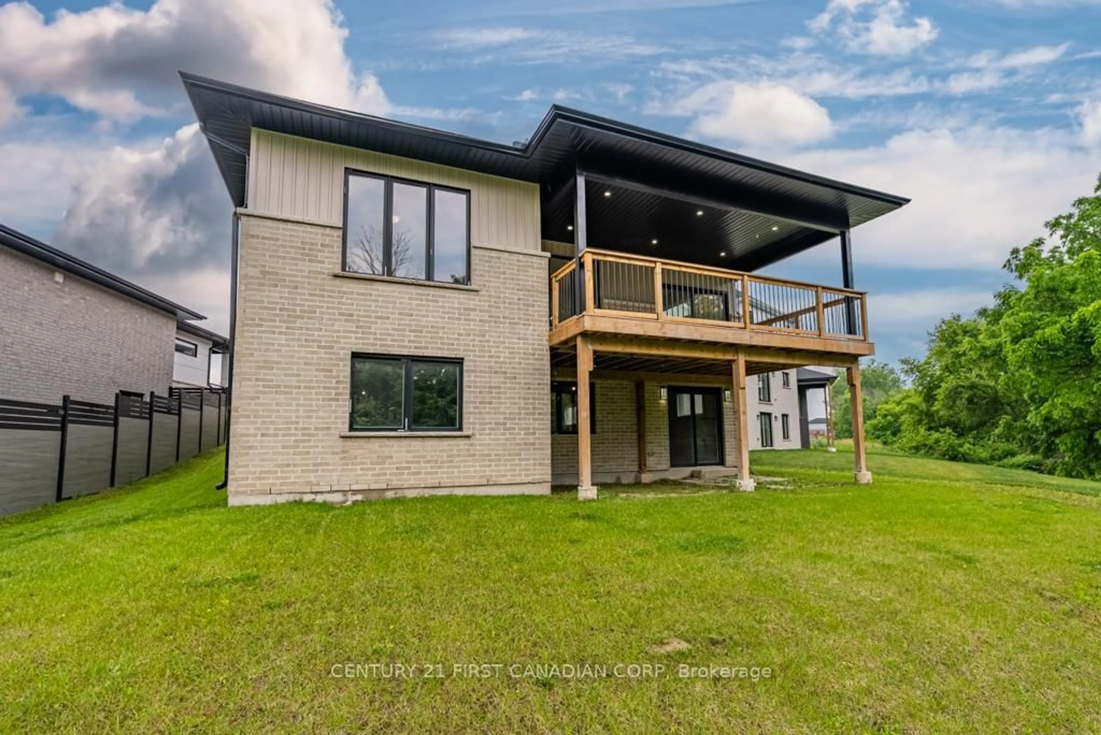 Home with vinyl exterior material, building for 40 Greene St, South Huron Ontario N0M 1S2