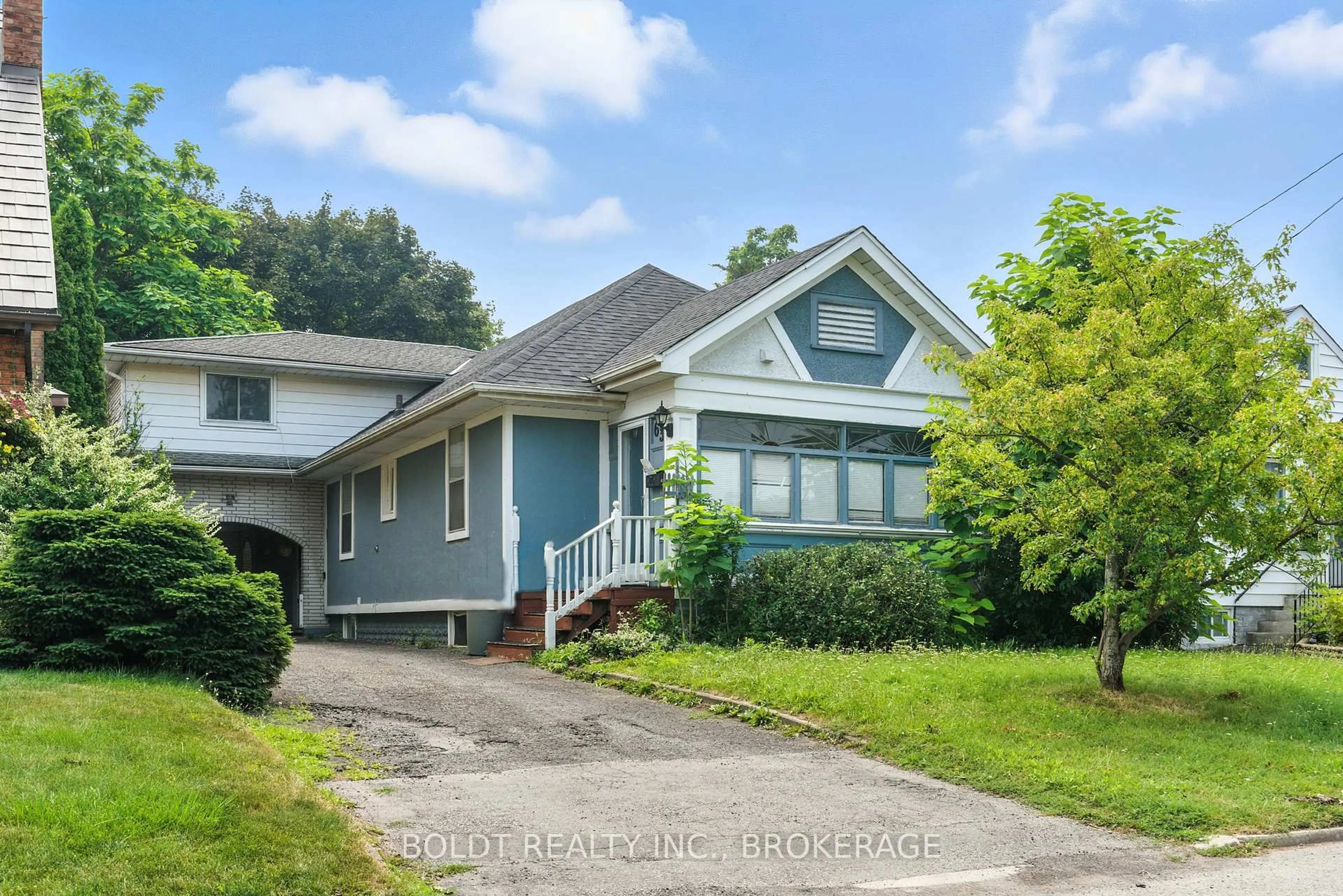 Home with vinyl exterior material, street for 63 Permilla St, St. Catharines Ontario L2S 2G4