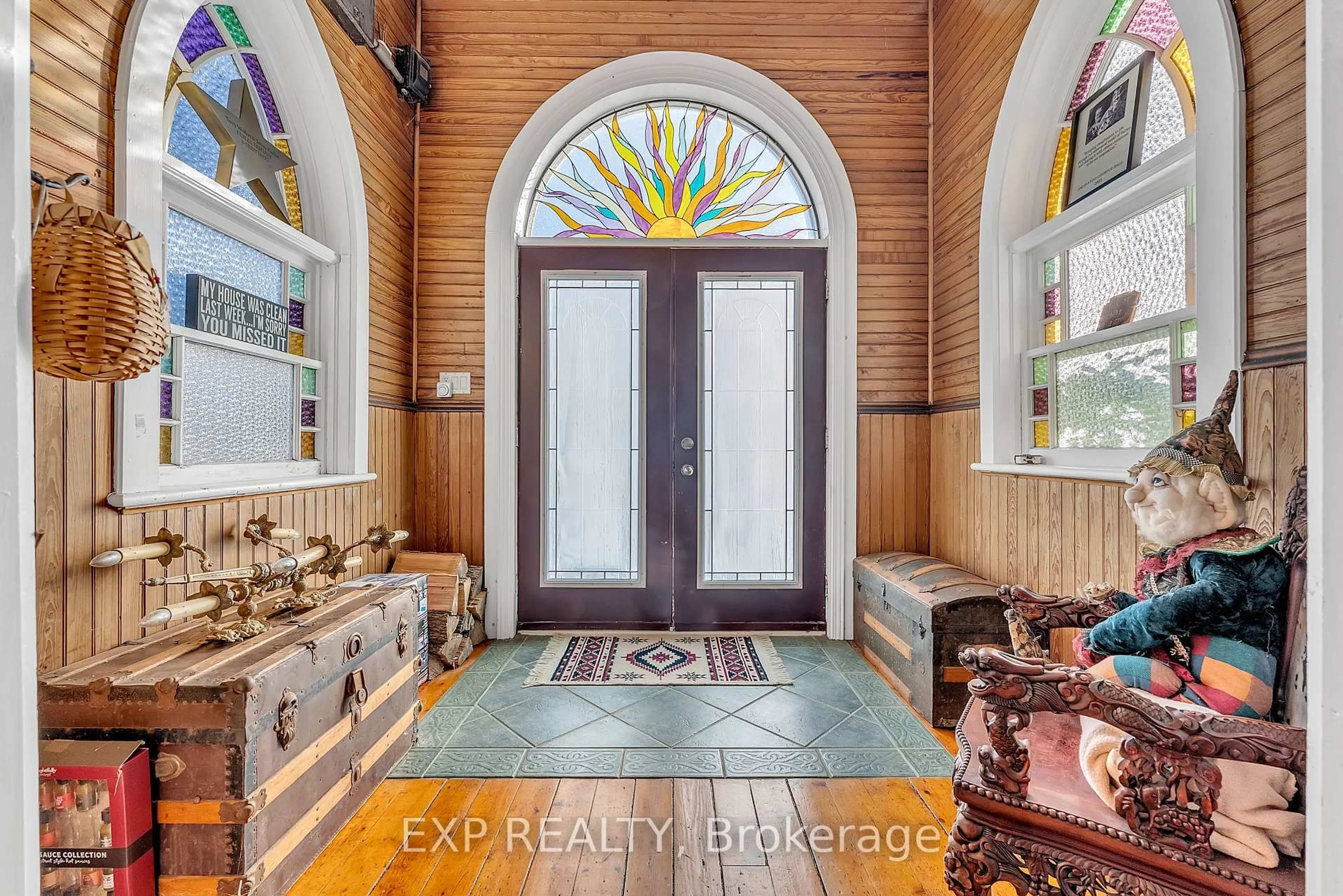 Indoor entryway for 18630 Loyalist Pkwy, Prince Edward County Ontario K0K 2J0