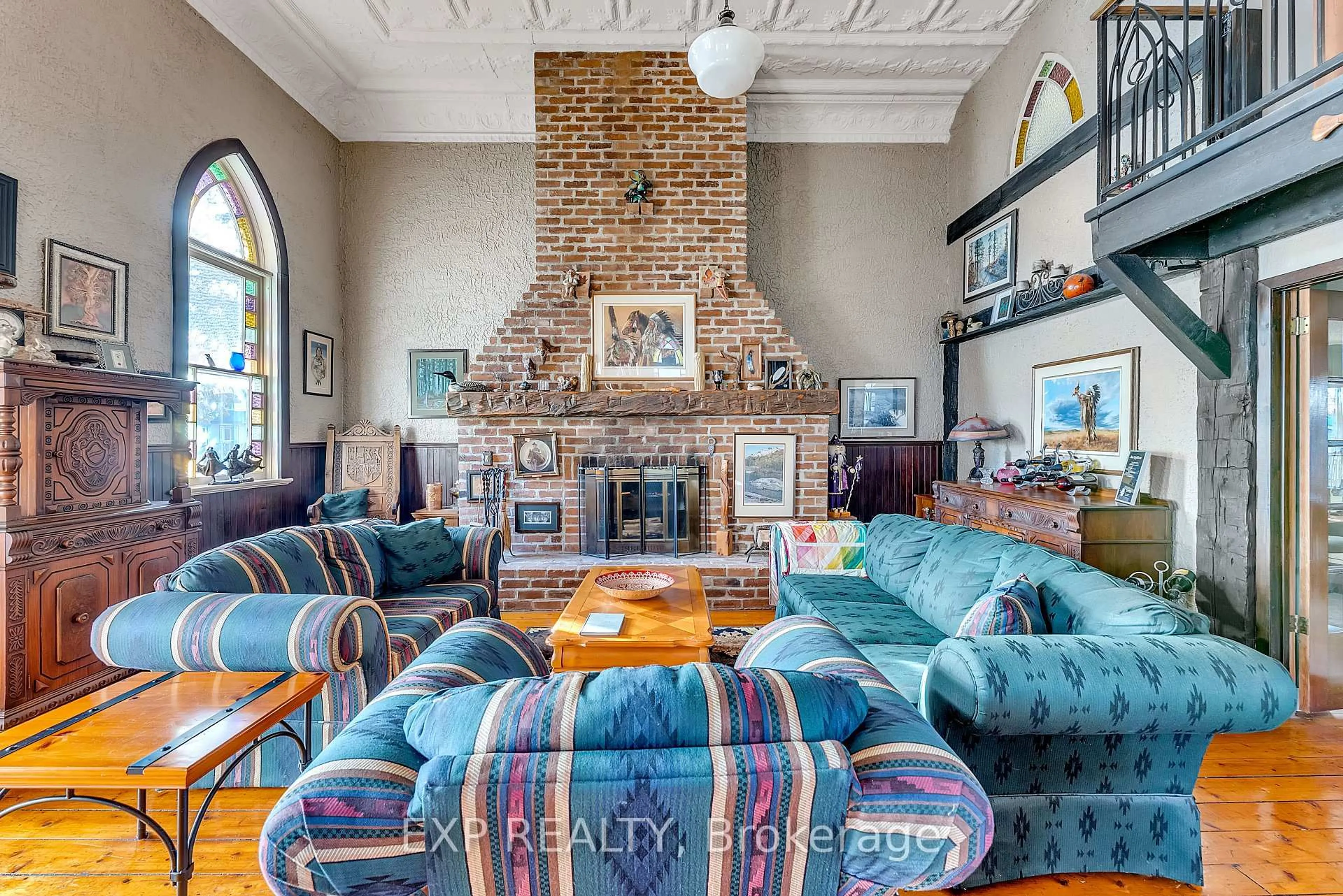 Living room with furniture, unknown for 18630 Loyalist Pkwy, Prince Edward County Ontario K0K 2J0