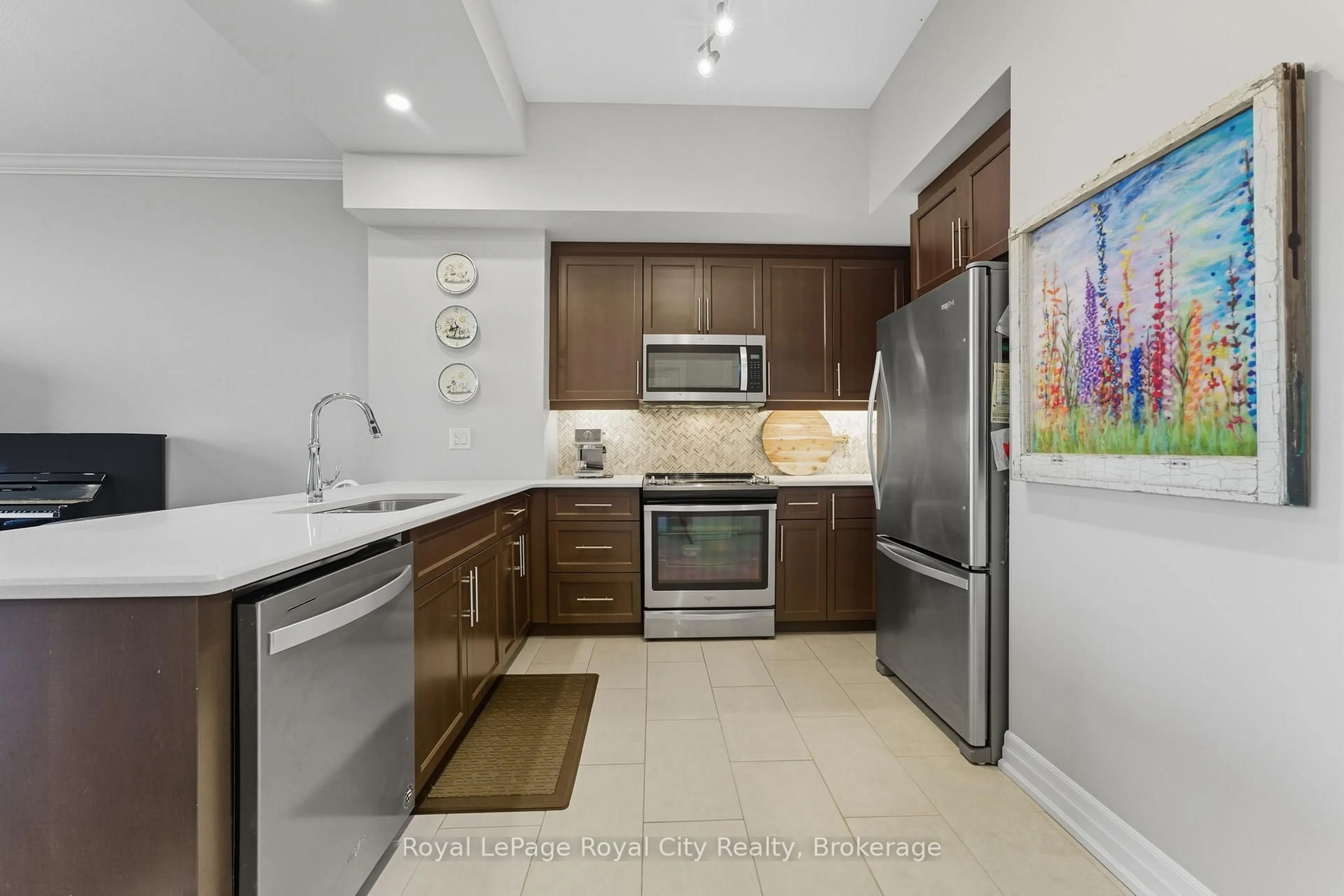 Unknown for 1878 Gordon St #111, Guelph Ontario N1L 0P4