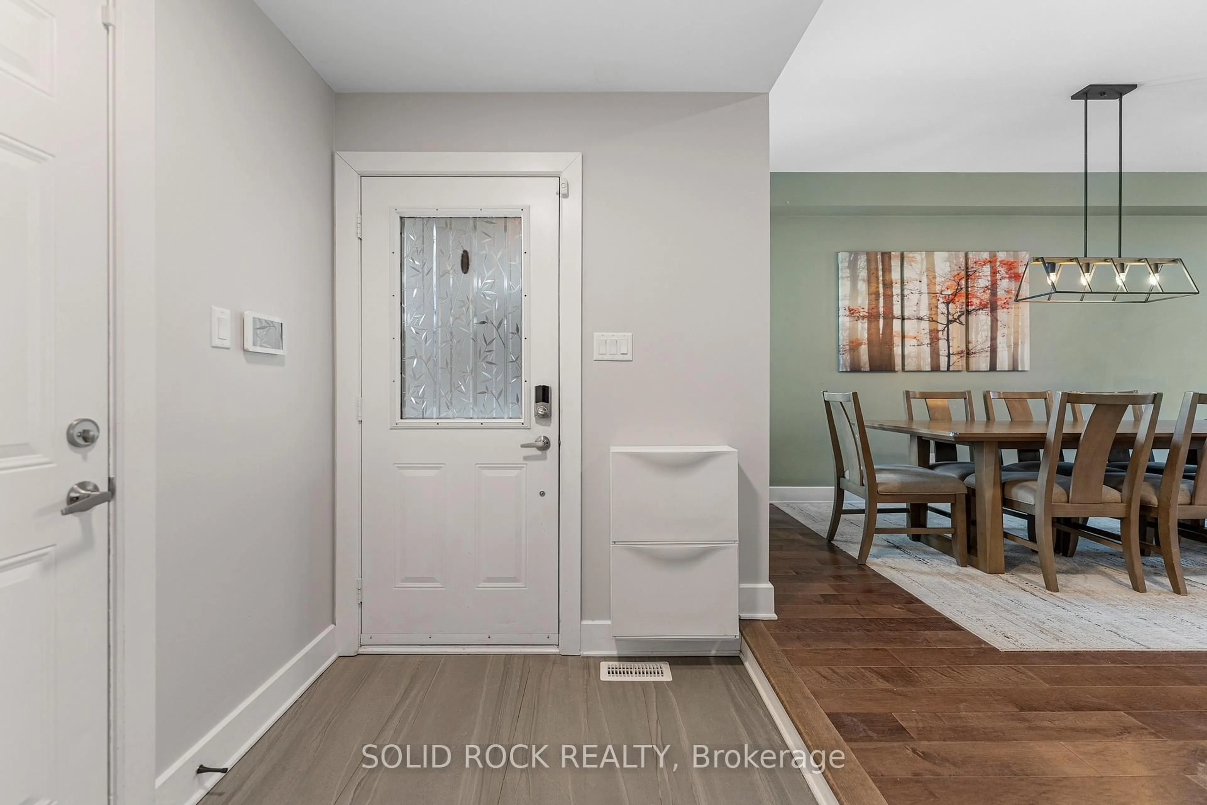 Indoor entryway for 201 Bert Hall St, Arnprior Ontario K7S 0H1