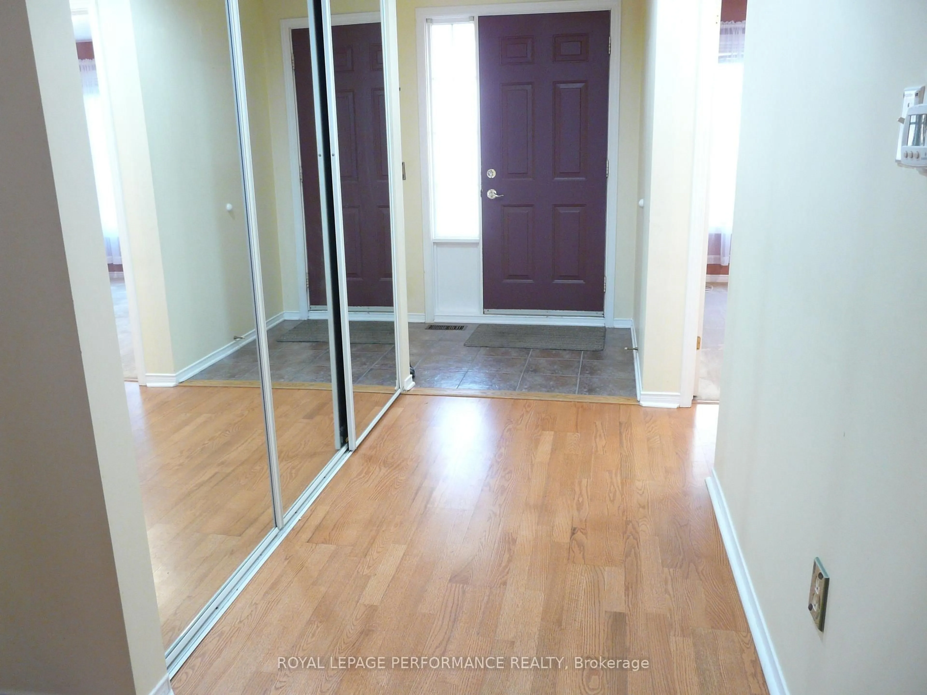 Unknown for 1172 Foxborough Private #-, Ottawa Ontario K1J 1E2