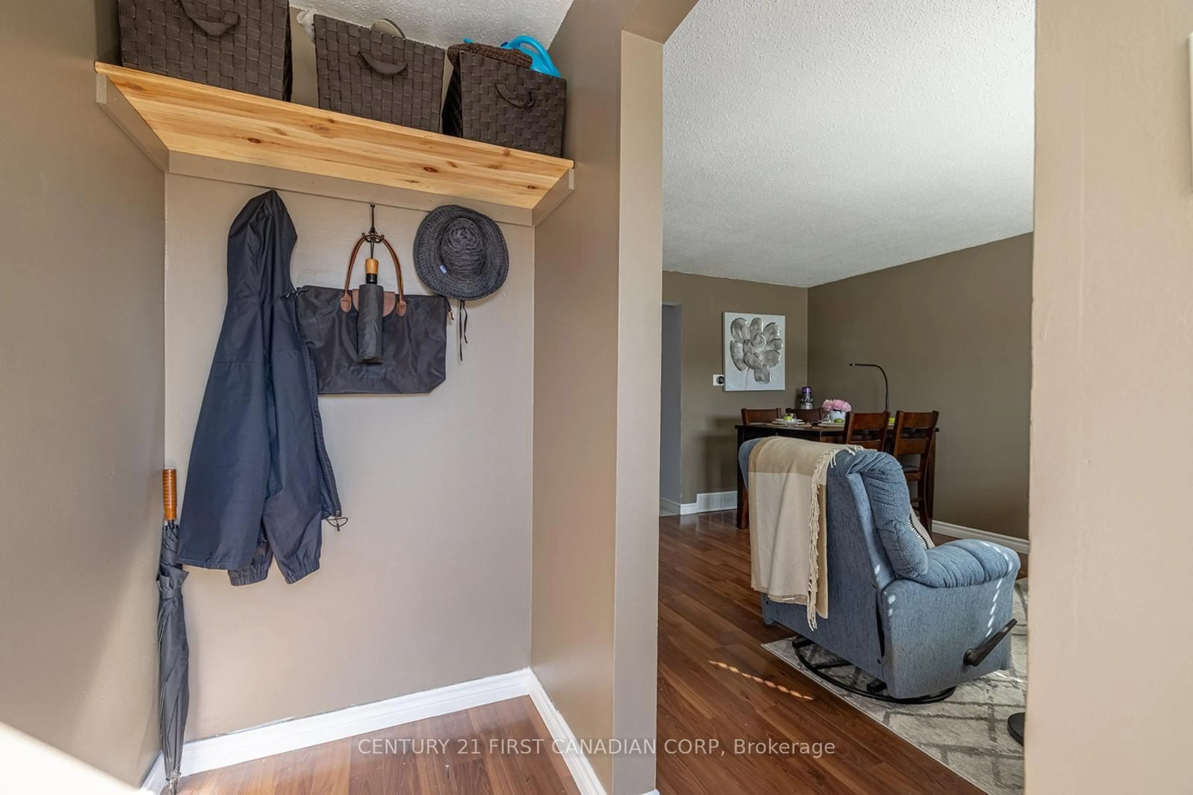 Indoor entryway for 40 Tiffany Dr #82, London East Ontario N5V 3N3
