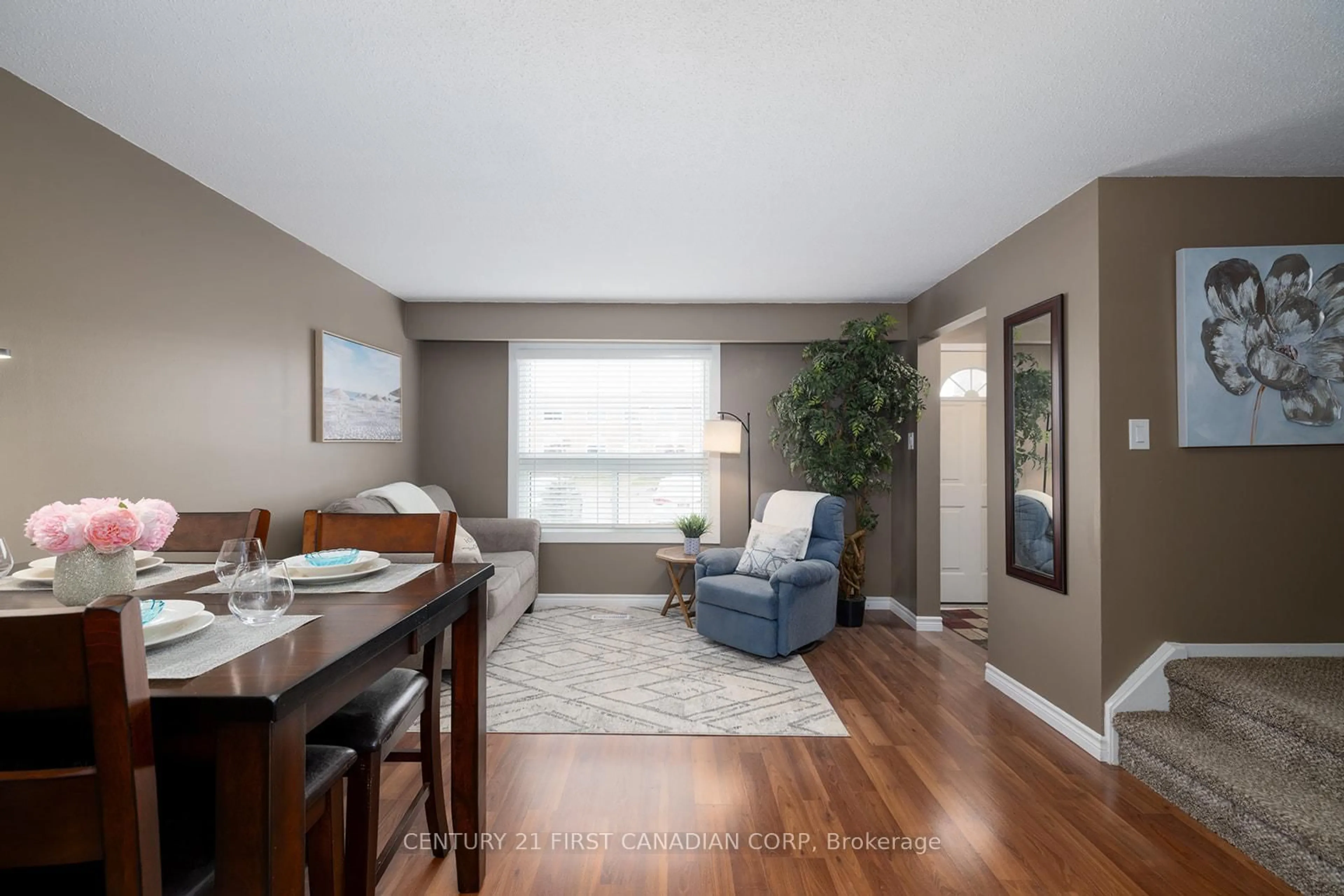 Living room with furniture, wood/laminate floor for 40 Tiffany Dr #82, London East Ontario N5V 3N3