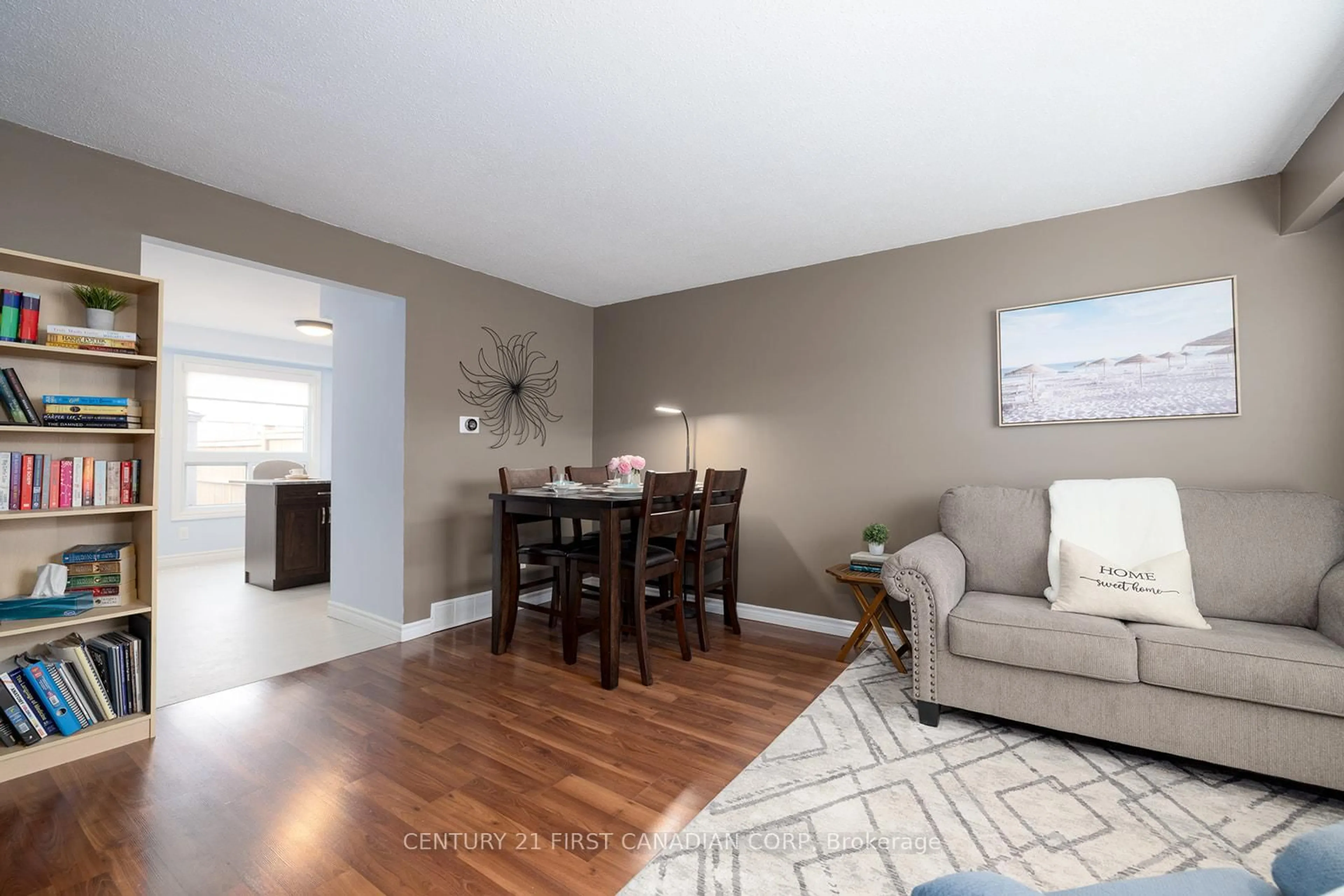 Living room with furniture, wood/laminate floor for 40 Tiffany Dr #82, London East Ontario N5V 3N3