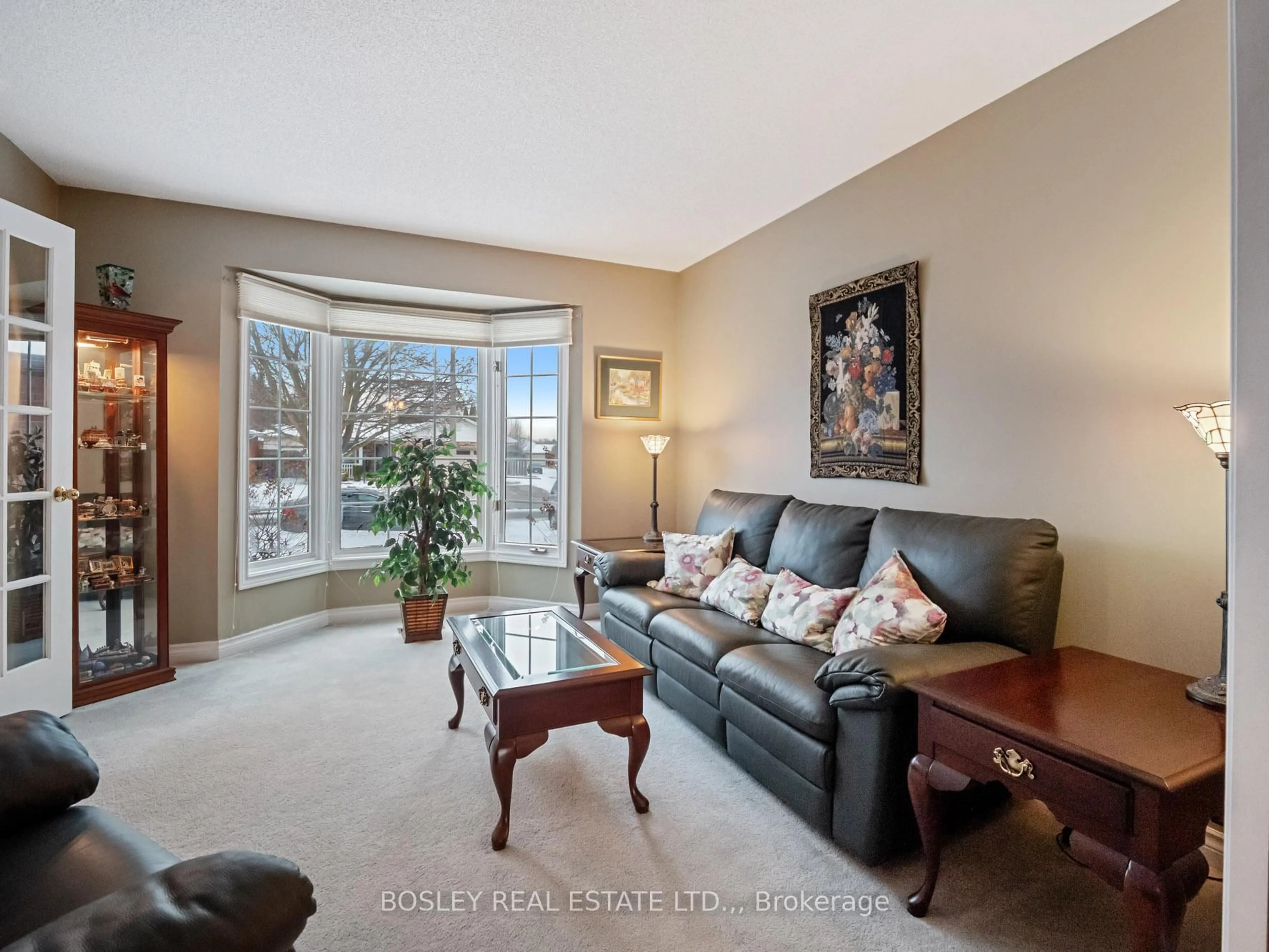 Living room with furniture, unknown for 8 Chessington St, St. Catharines Ontario L2S 3R7