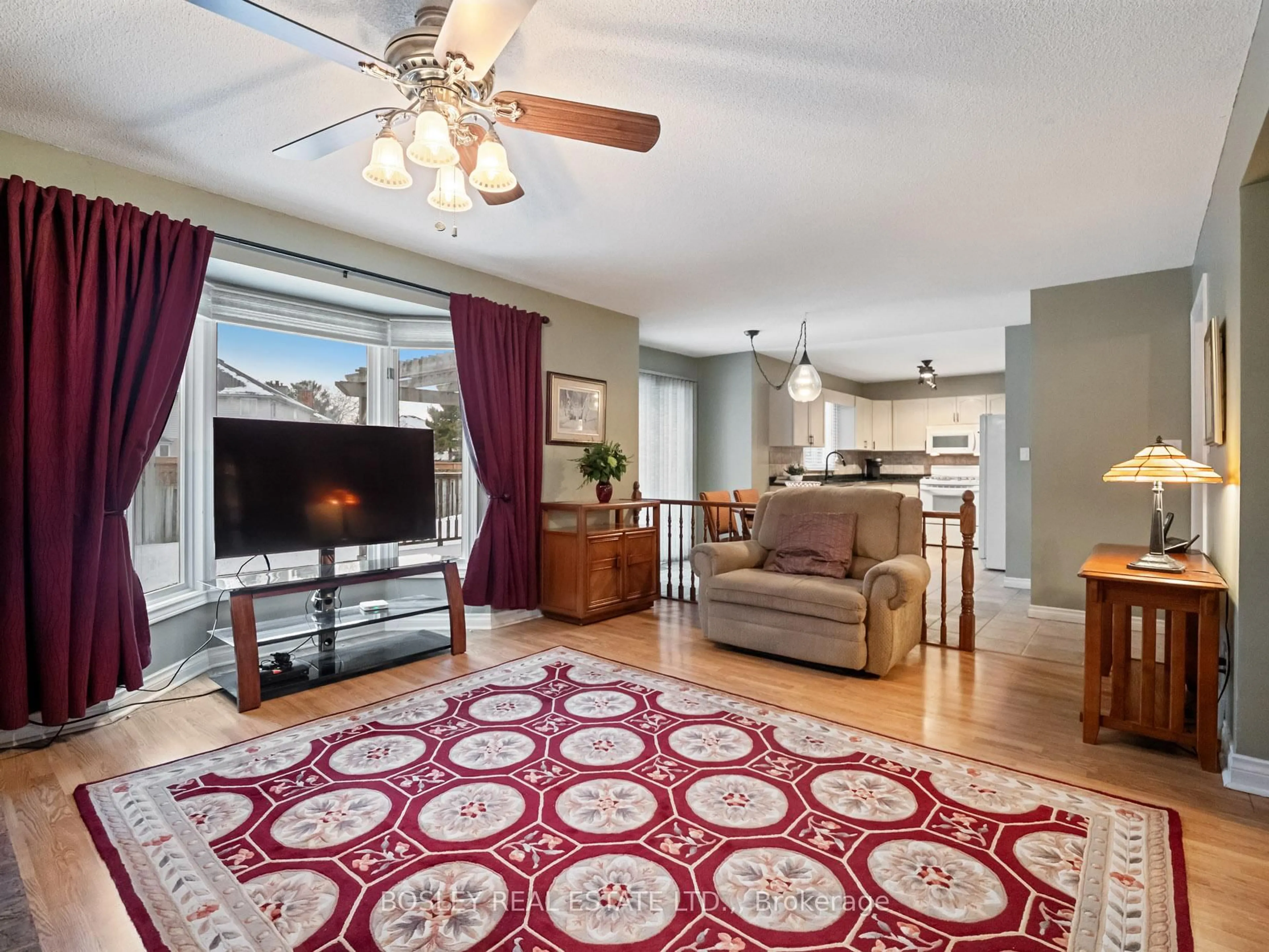 Living room with furniture, unknown for 8 Chessington St, St. Catharines Ontario L2S 3R7