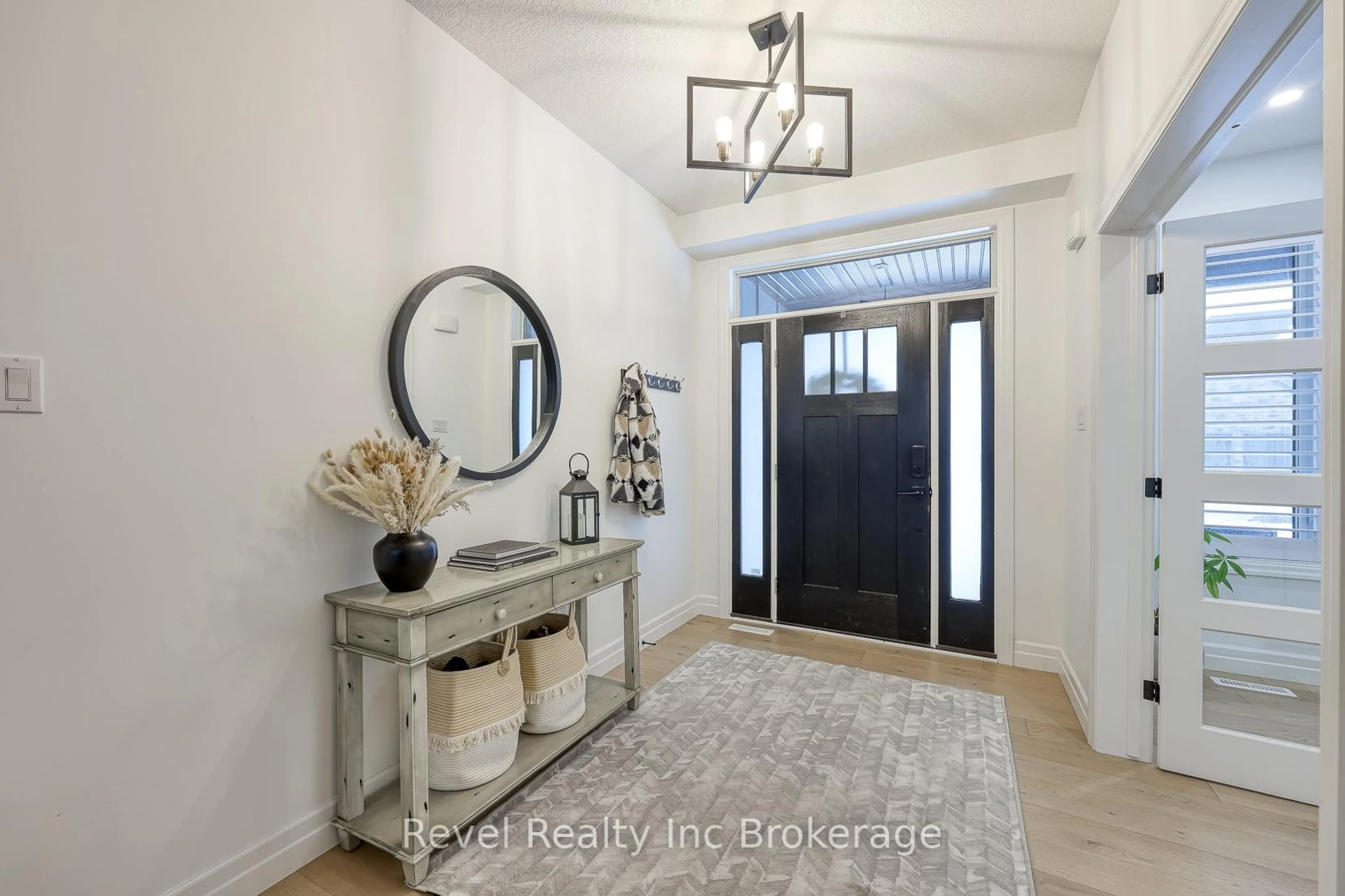 Indoor entryway for 56 Hazelwood Pass, Thames Centre Ontario N0L 1G2