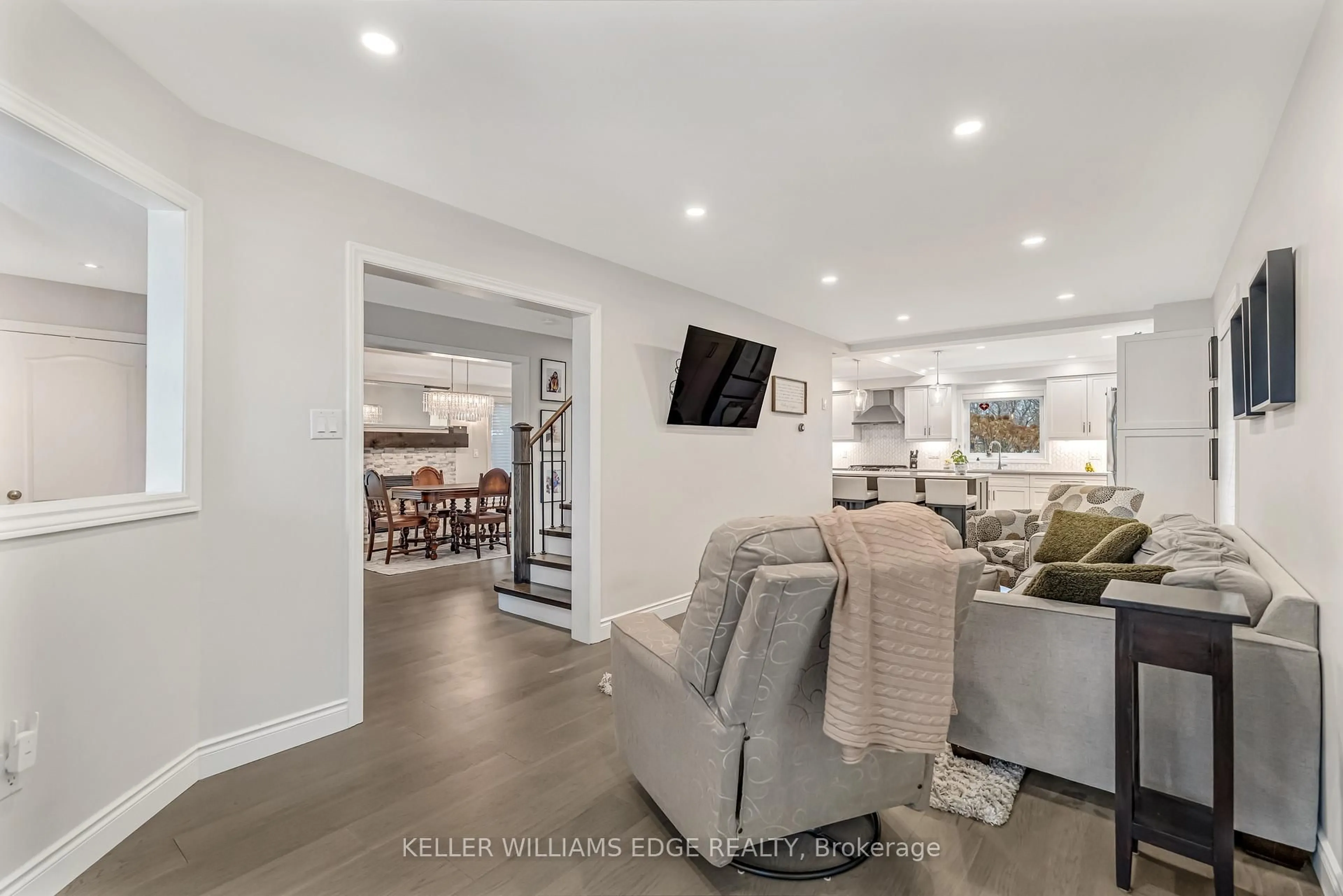 Unknown for 8 Keewaydin St, Hamilton Ontario L8B 0K1