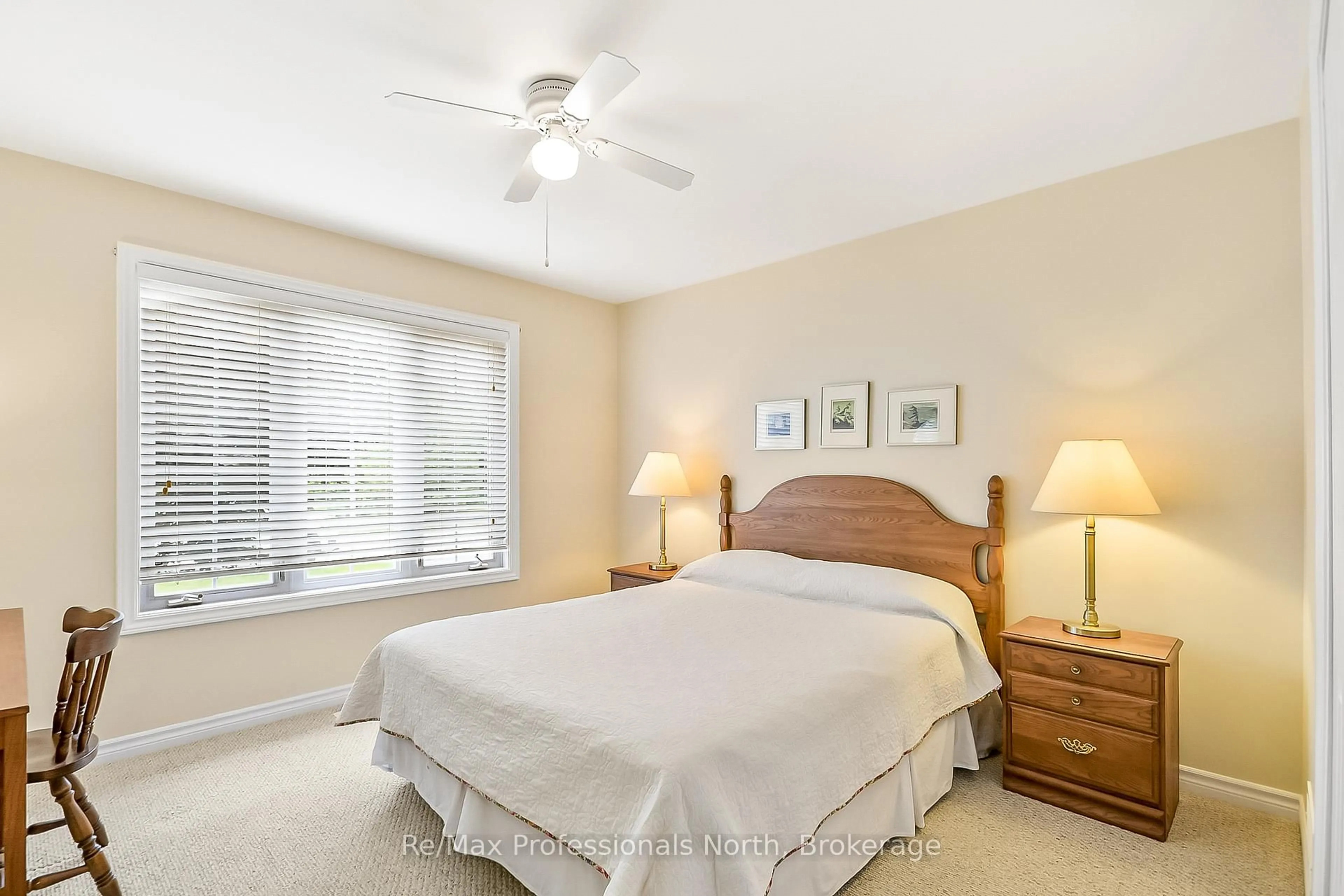 Bedroom with bed, unknown for 136 Hedgewood Lane, Gravenhurst Ontario P1P 1Z4