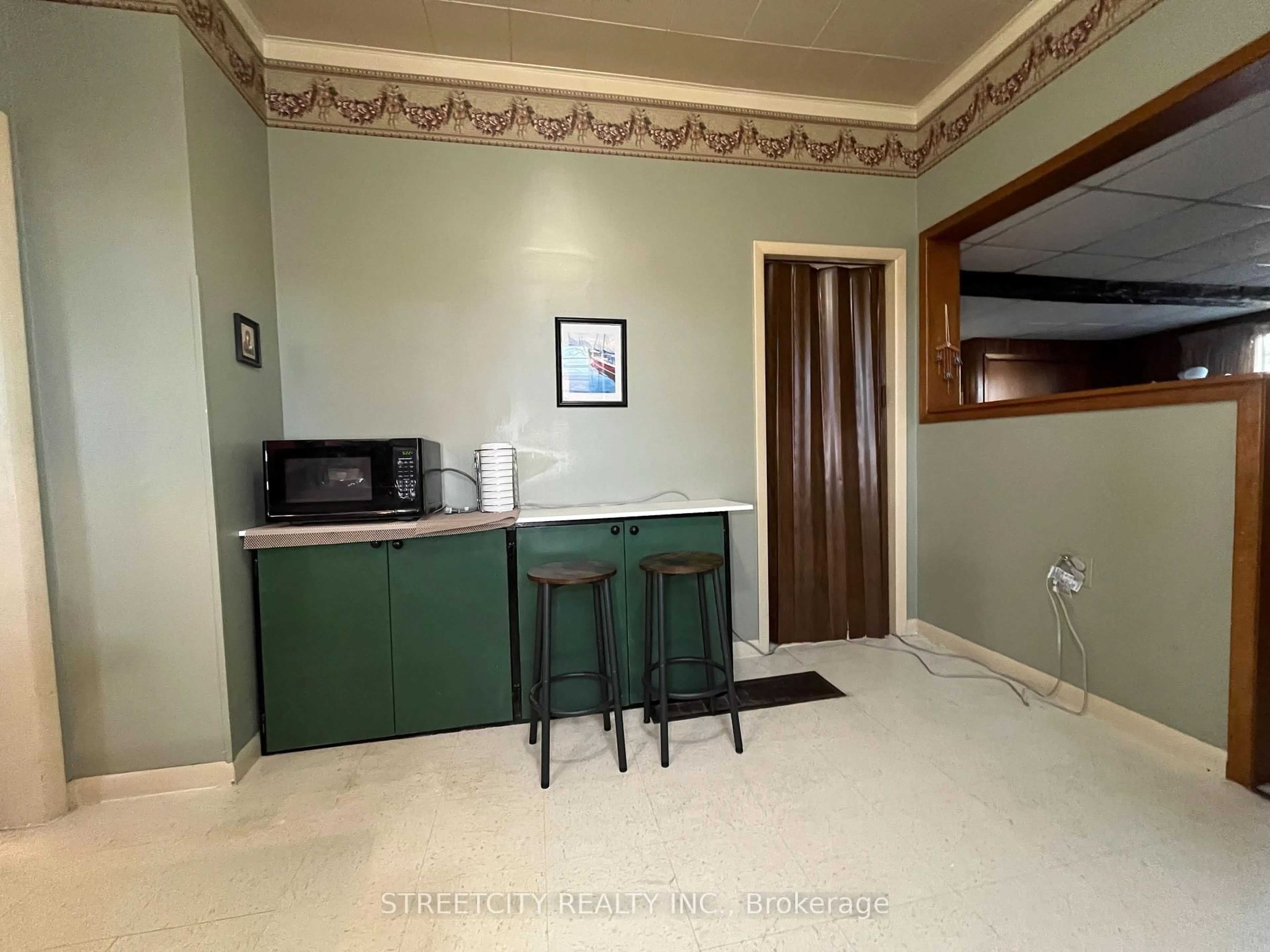 A pic of a room for 305 St Clair St, Chatham-Kent Ontario N7L 3J8