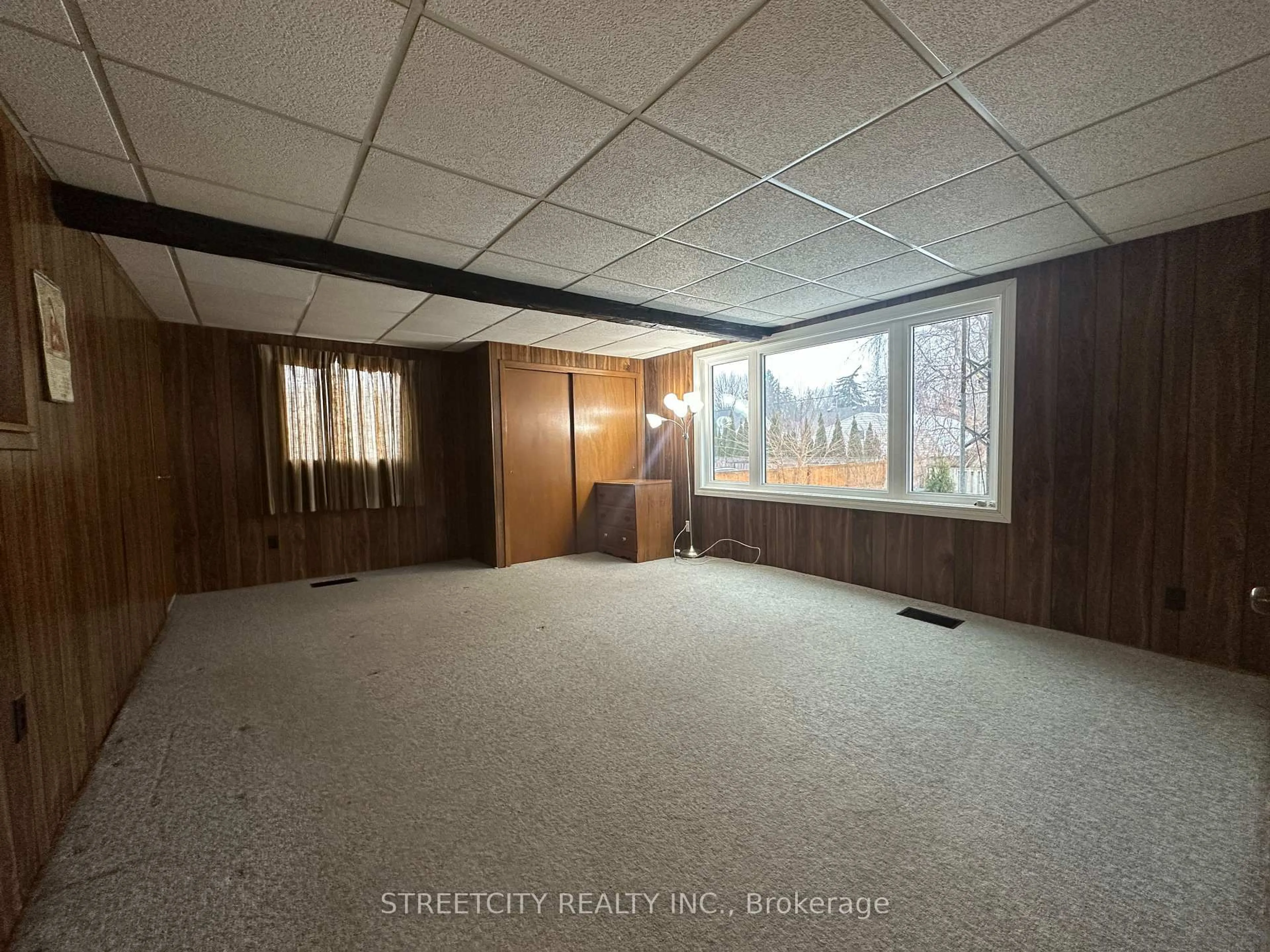 A pic of a room for 305 St Clair St, Chatham-Kent Ontario N7L 3J8