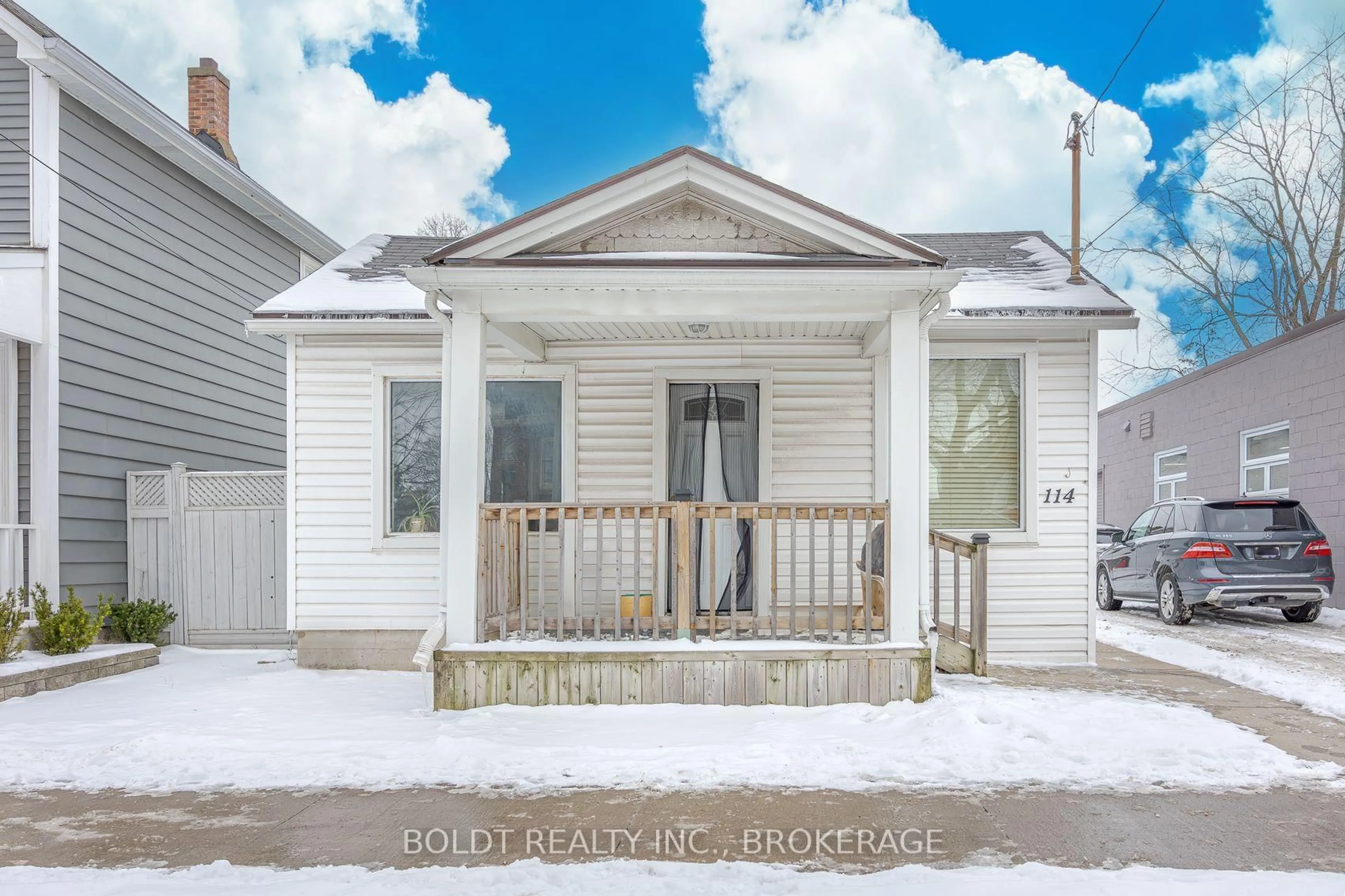 Unknown for 114 Lake St, St. Catharines Ontario L2R 5X8