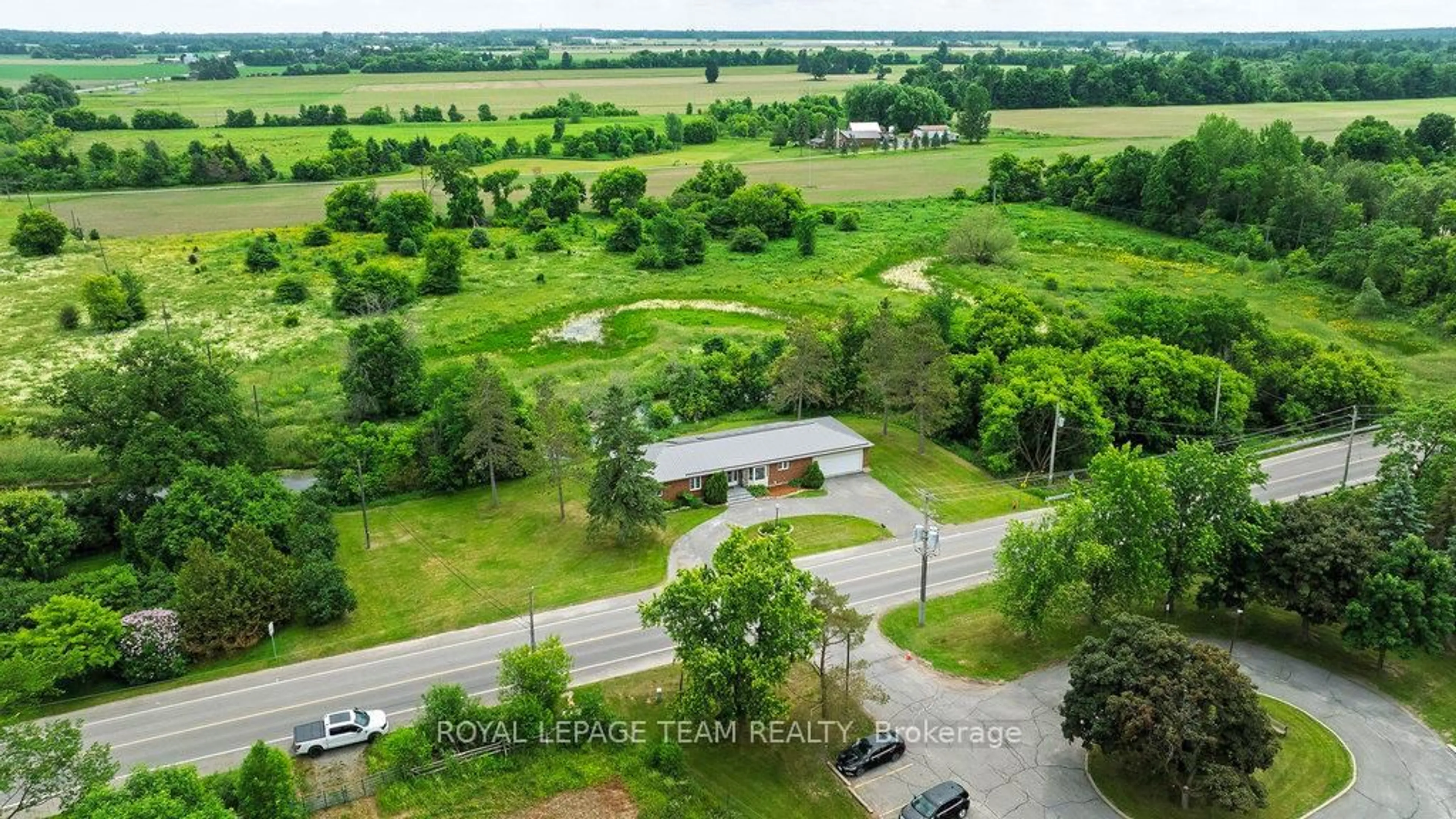 A pic from outside/outdoor area/front of a property/back of a property/a pic from drone, unknown for 517 Donald B. Munro Dr, Carp Ontario K0A 1L0