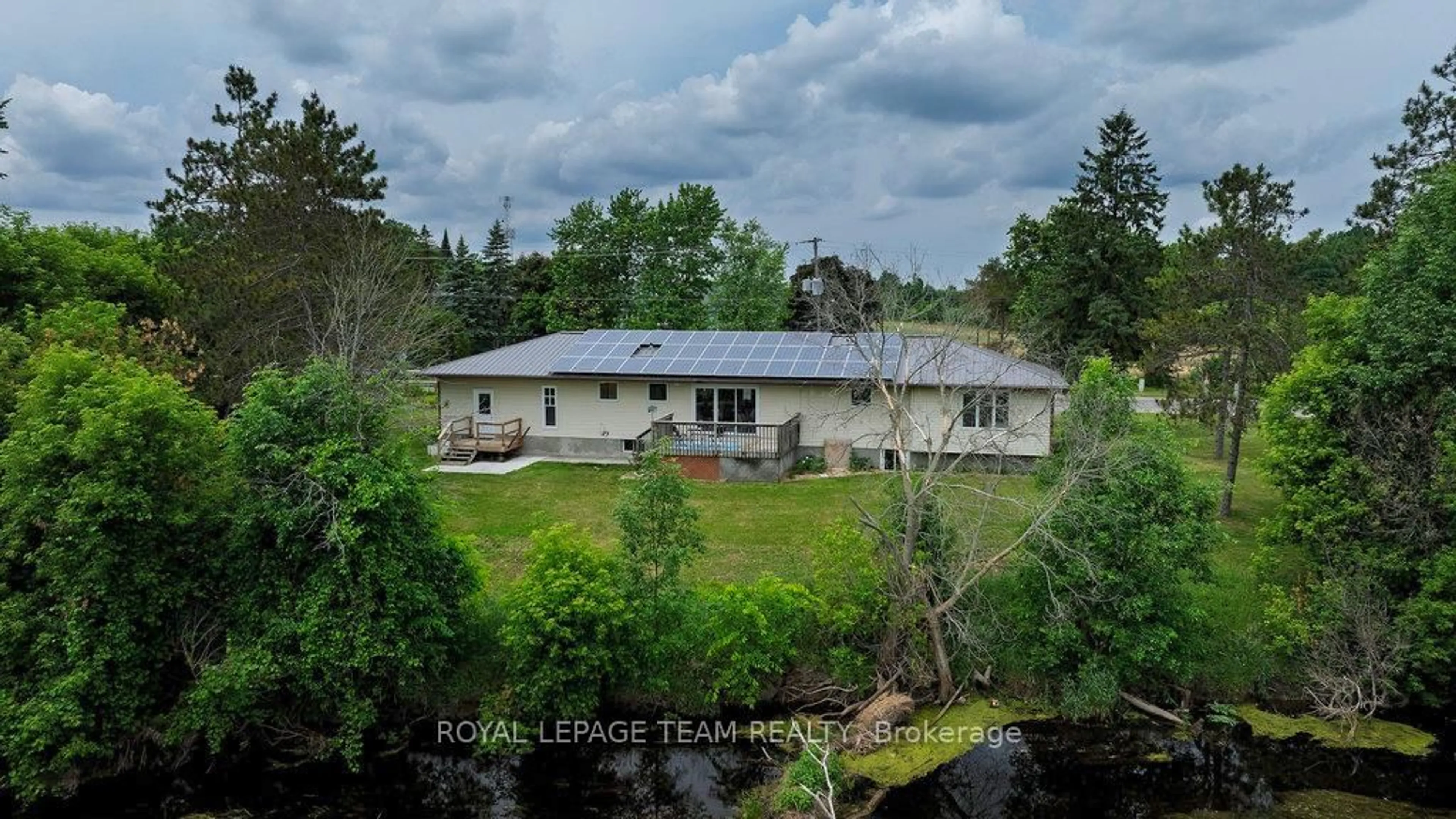 A pic from outside/outdoor area/front of a property/back of a property/a pic from drone, unknown for 517 Donald B. Munro Dr, Carp Ontario K0A 1L0