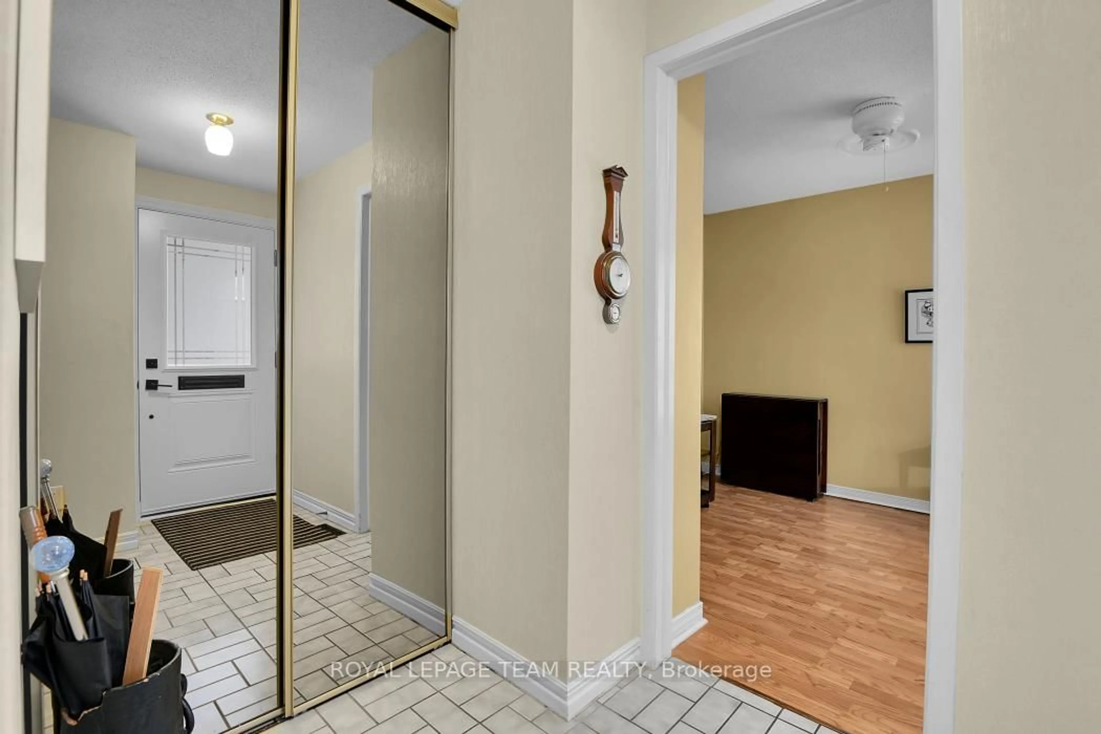 Indoor entryway for 1137 Ambleside Dr #16, Ottawa Ontario K2B 8E2