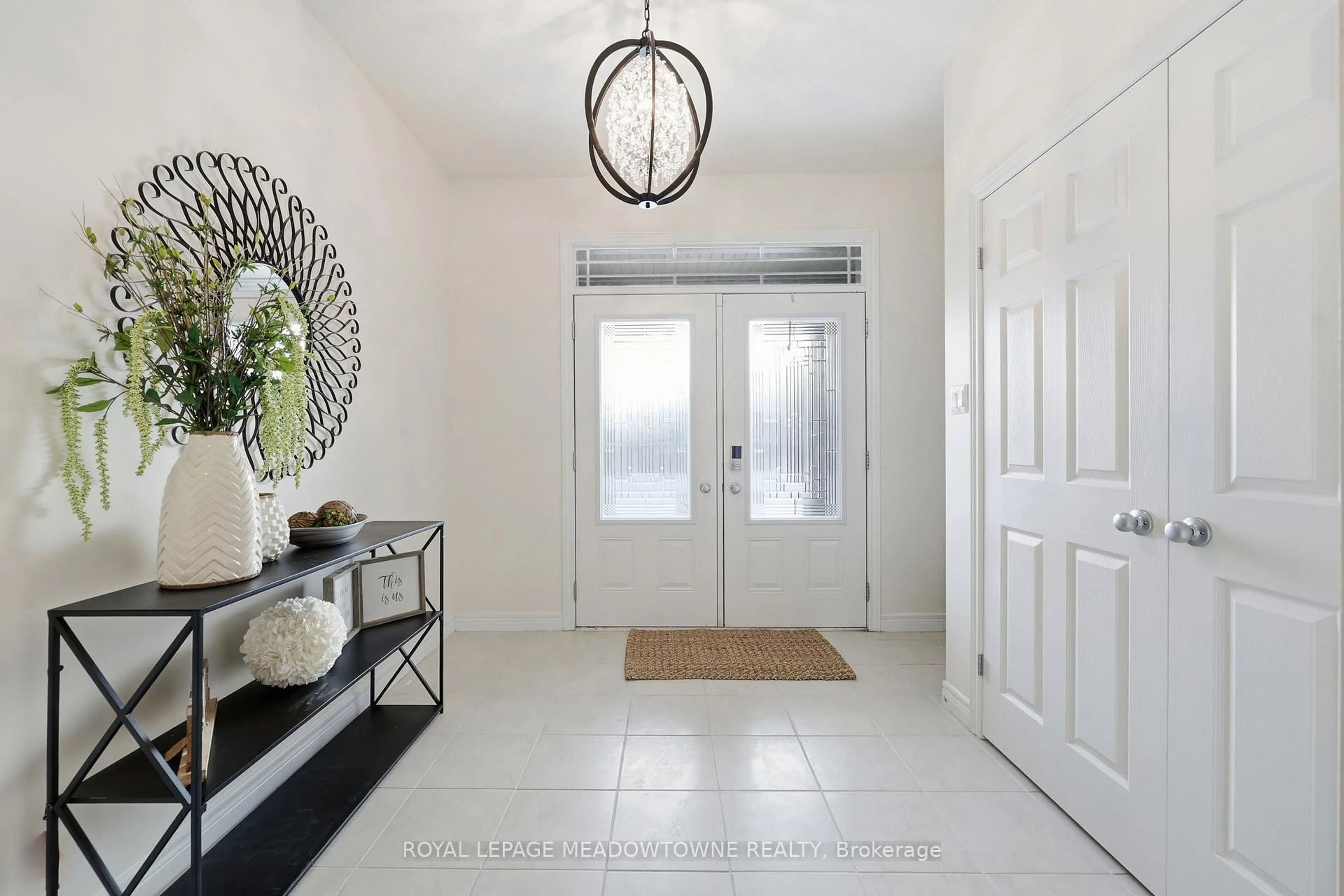 Indoor entryway for 63 Westra Dr, Guelph Ontario N1K 0B5