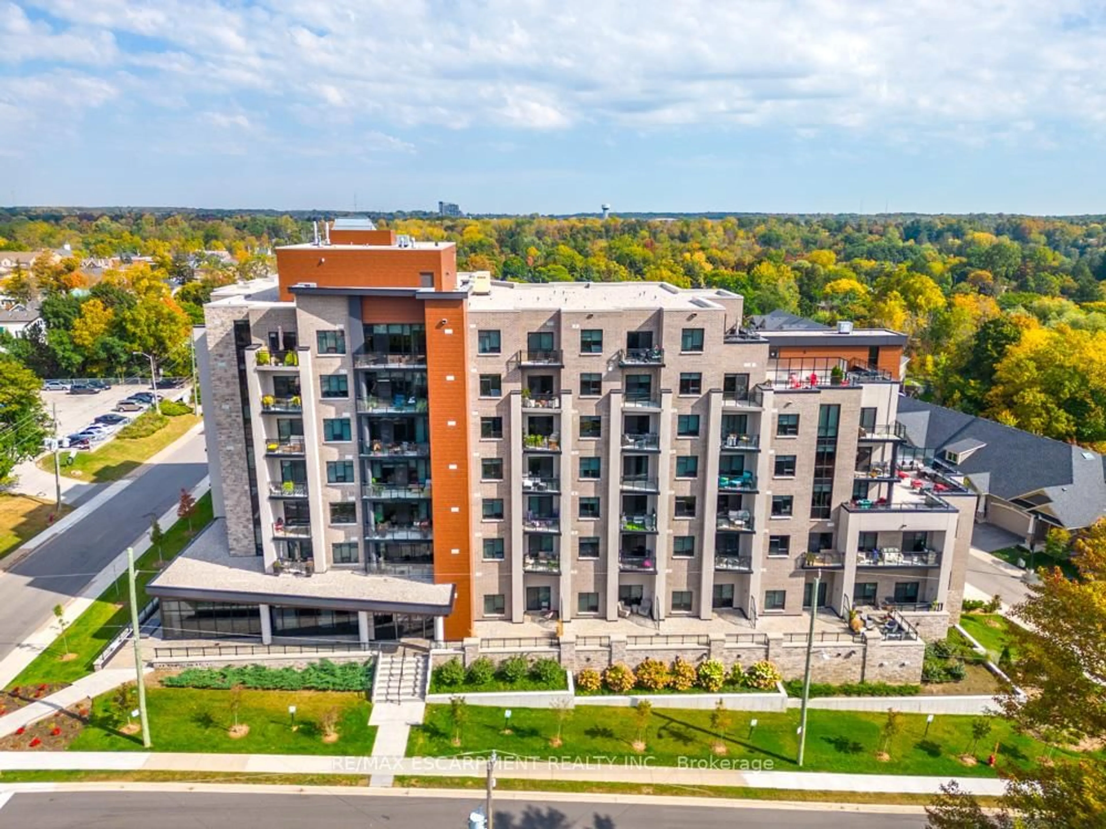 A pic from outside/outdoor area/front of a property/back of a property/a pic from drone, building for 30 Hamilton St #305, Hamilton Ontario L8B 1V8