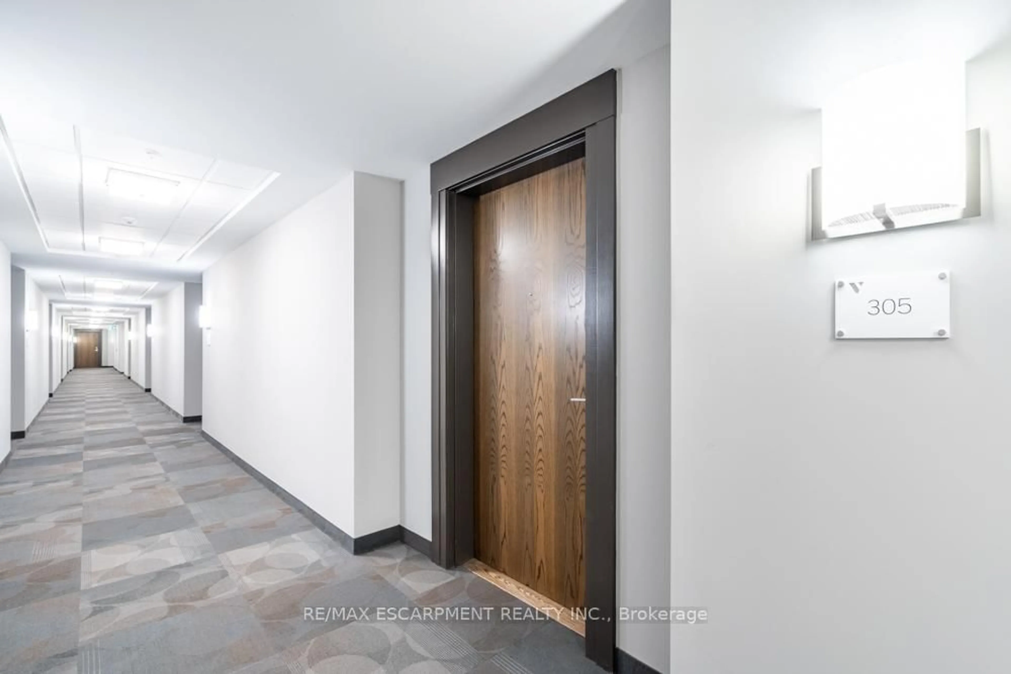 Indoor foyer for 30 Hamilton St #305, Hamilton Ontario L8B 1V8