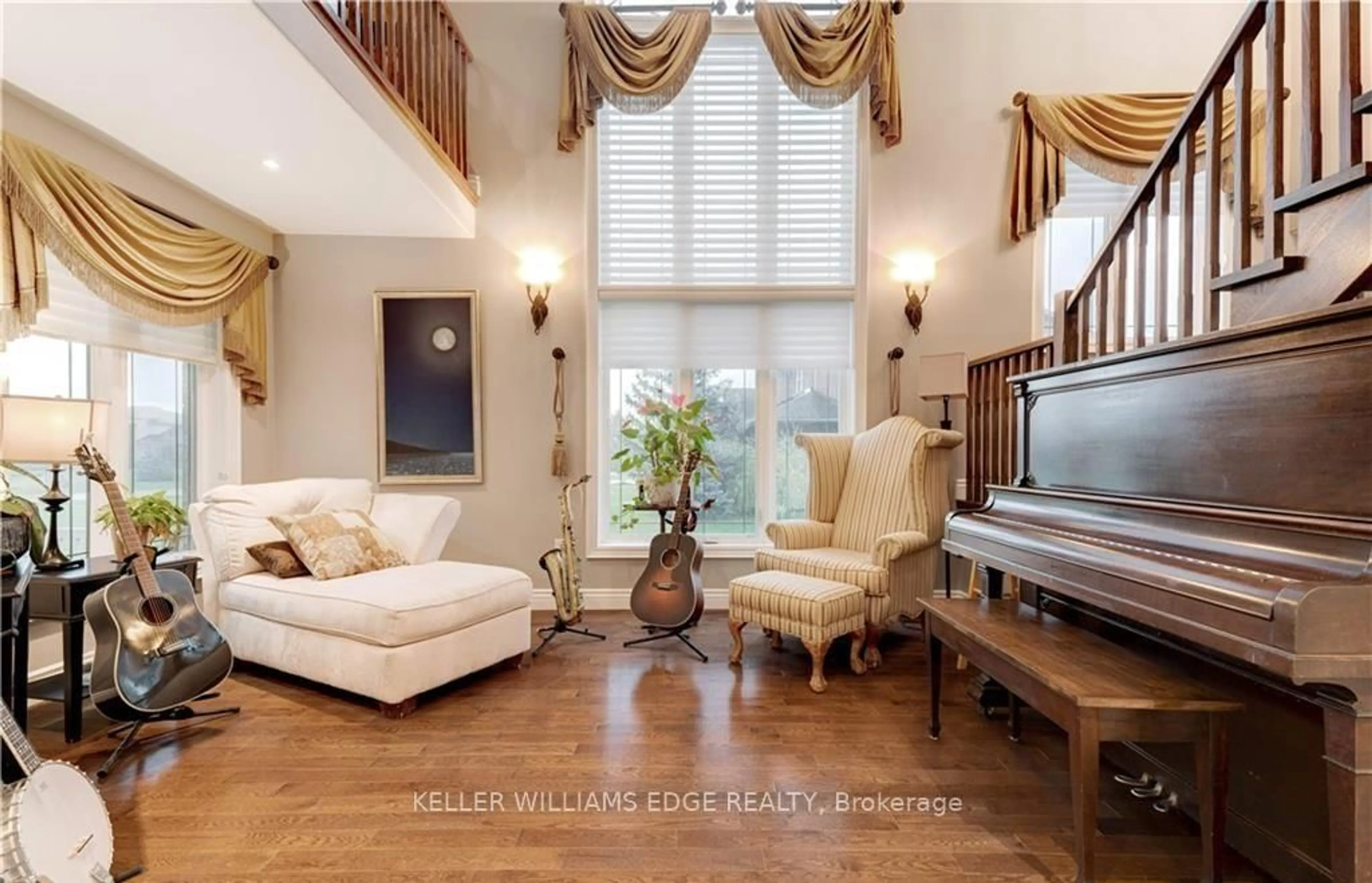 Living room with furniture, wood/laminate floor for 8036 Sheridan Crt, Grimsby Ontario L0R 1M0