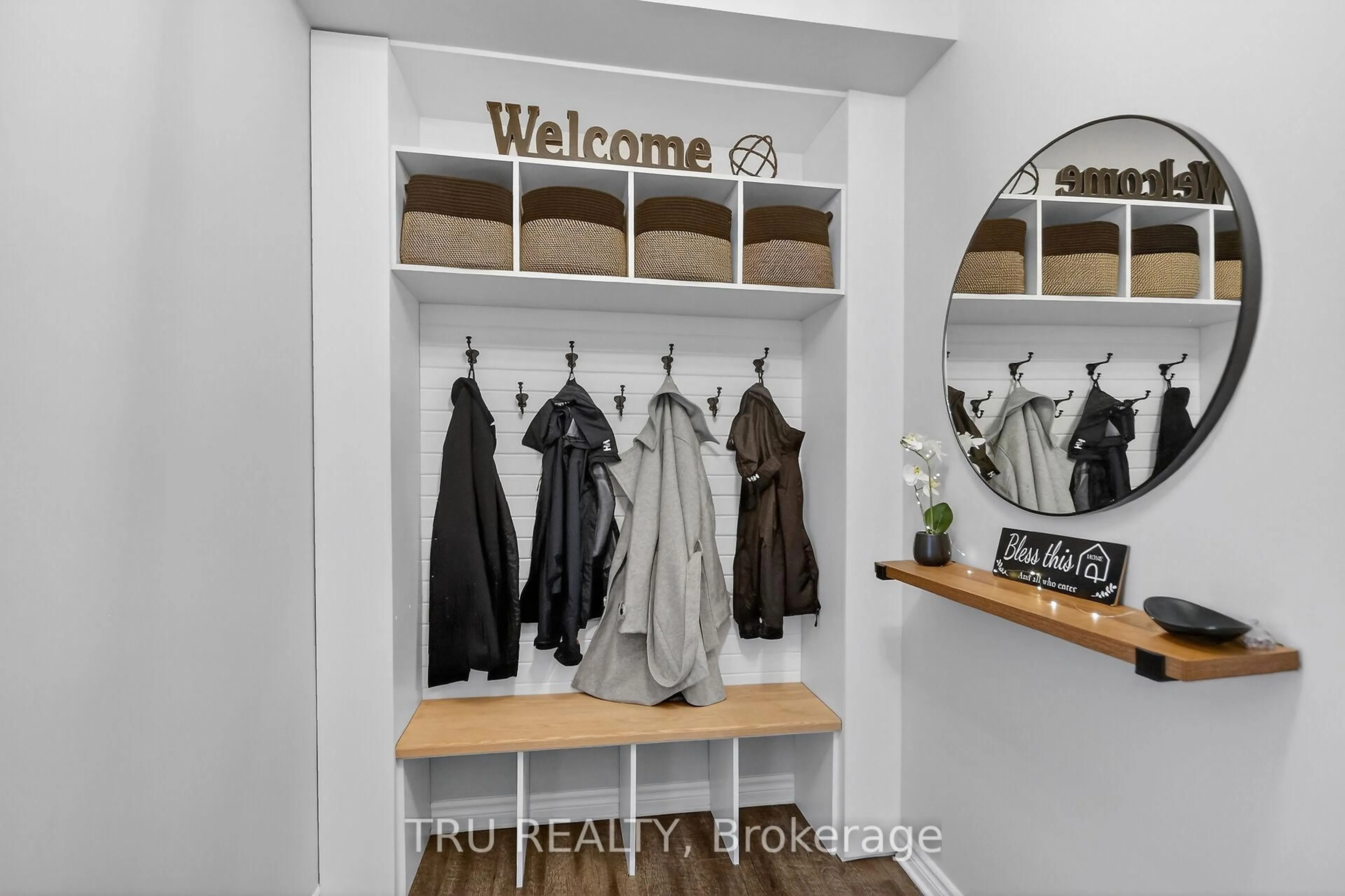 Indoor entryway for 2190 Lavoie St, Ottawa Ontario K4A 4W2