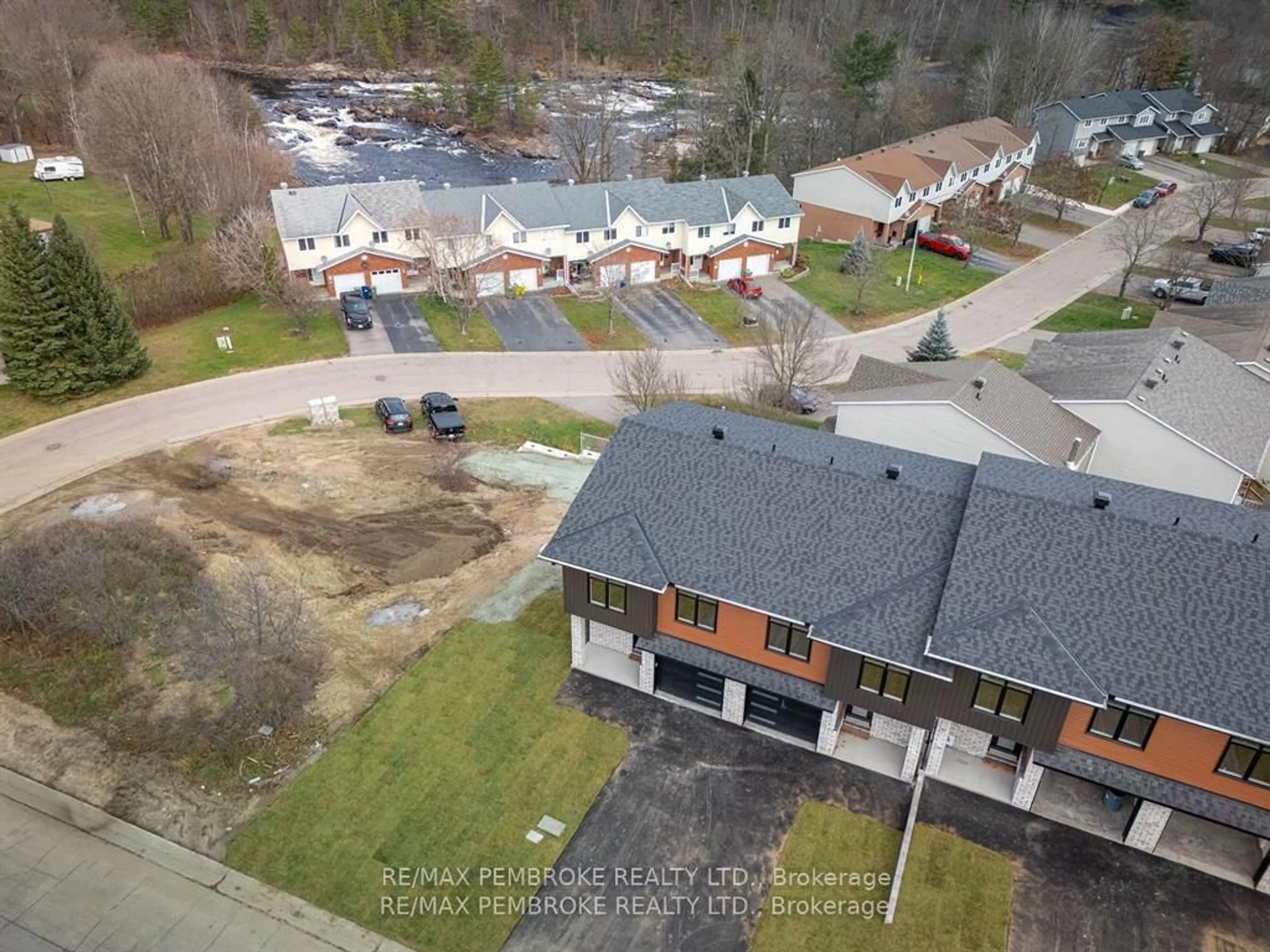 A pic from outside/outdoor area/front of a property/back of a property/a pic from drone, unknown for 11 NORTHBROOK St, Petawawa Ontario K8H 3N4